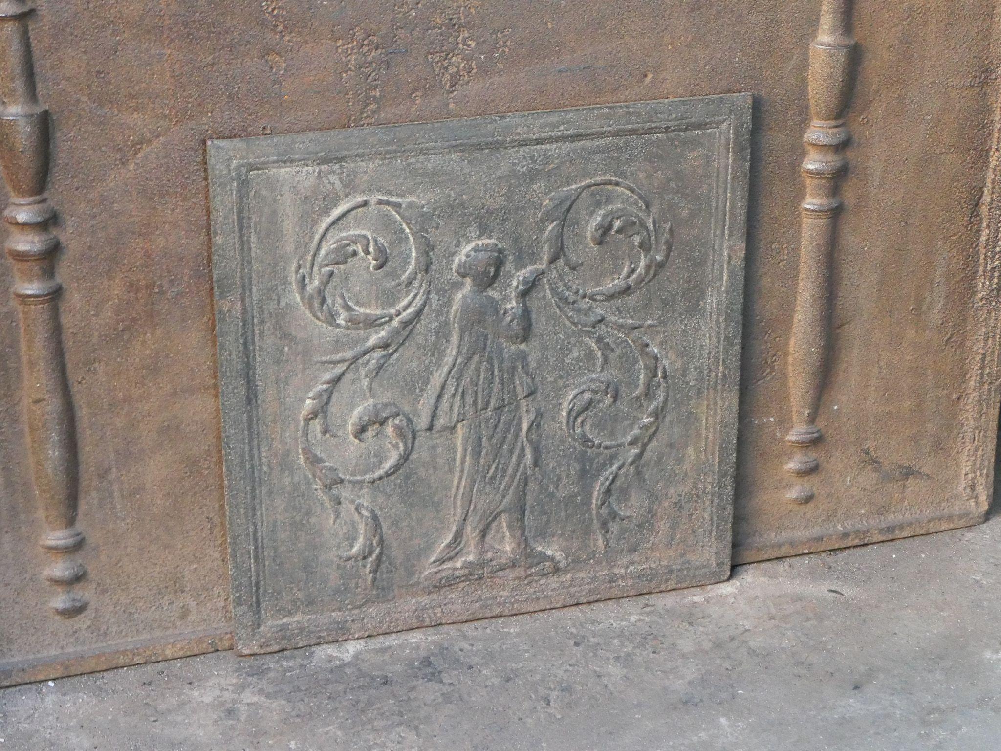 Plaque de cheminée « Lady » d'époque néoclassique française, 19ème siècle Bon état - En vente à Soest, NL