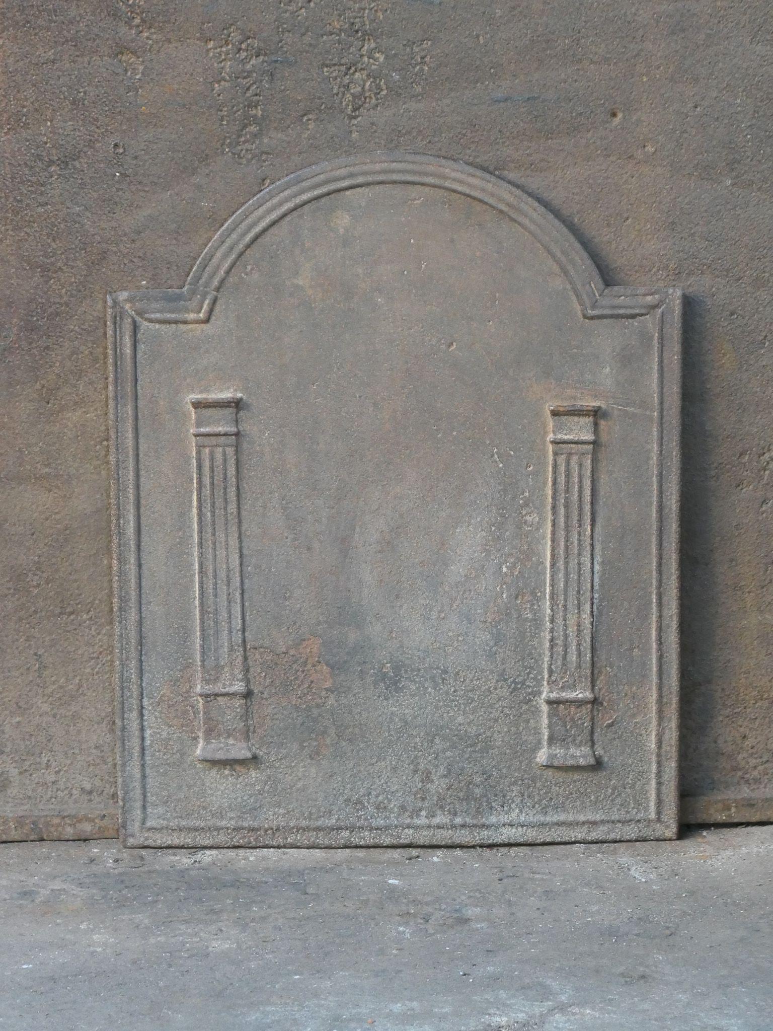 Französische neoklassizistische Periode „Säulen der Freiheit“ Kaminsims / Backsplash (Neoklassisch) im Angebot