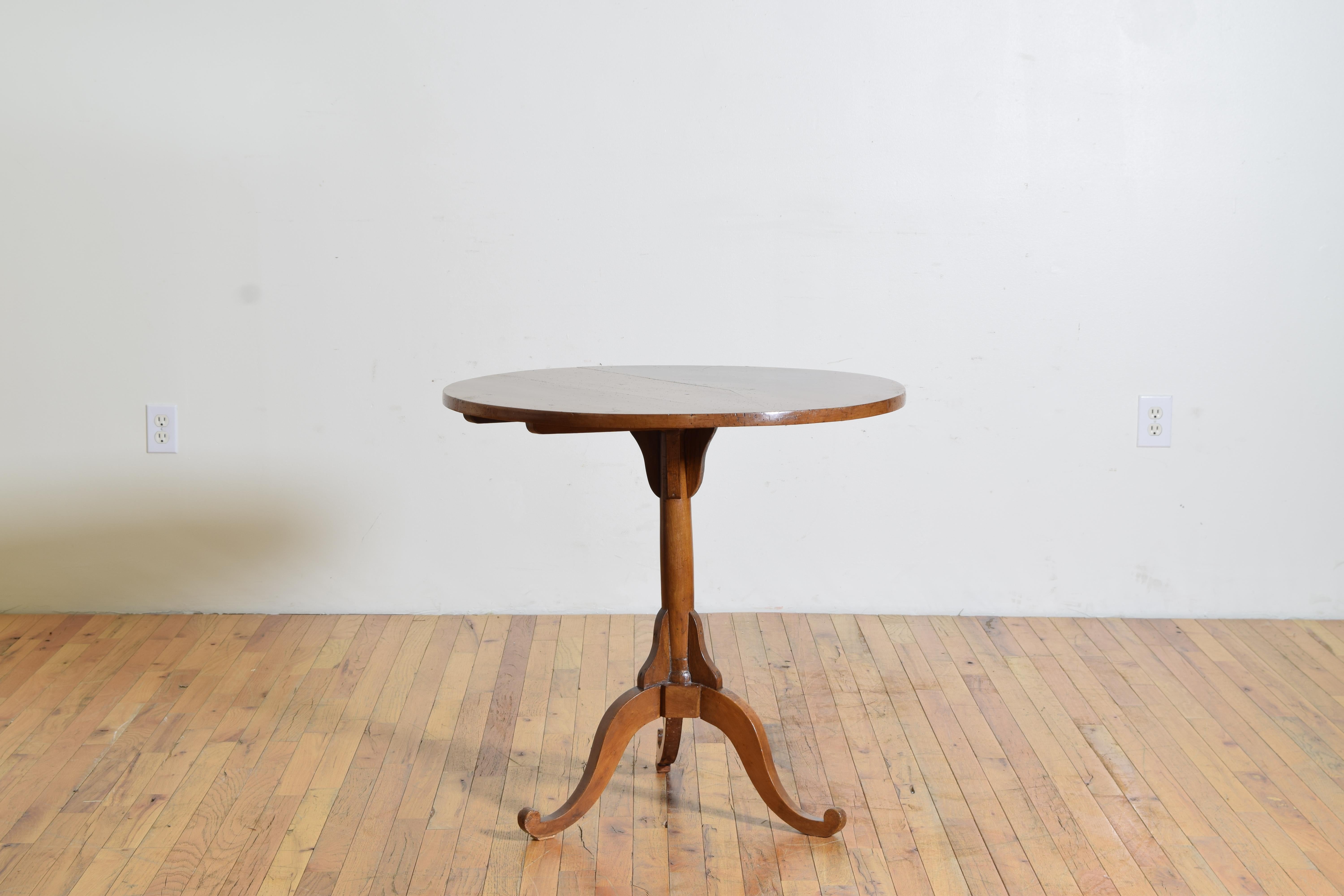 French Neoclassical Period Solid Walnut Tilt-Top Pedestal Table  In Good Condition For Sale In Atlanta, GA