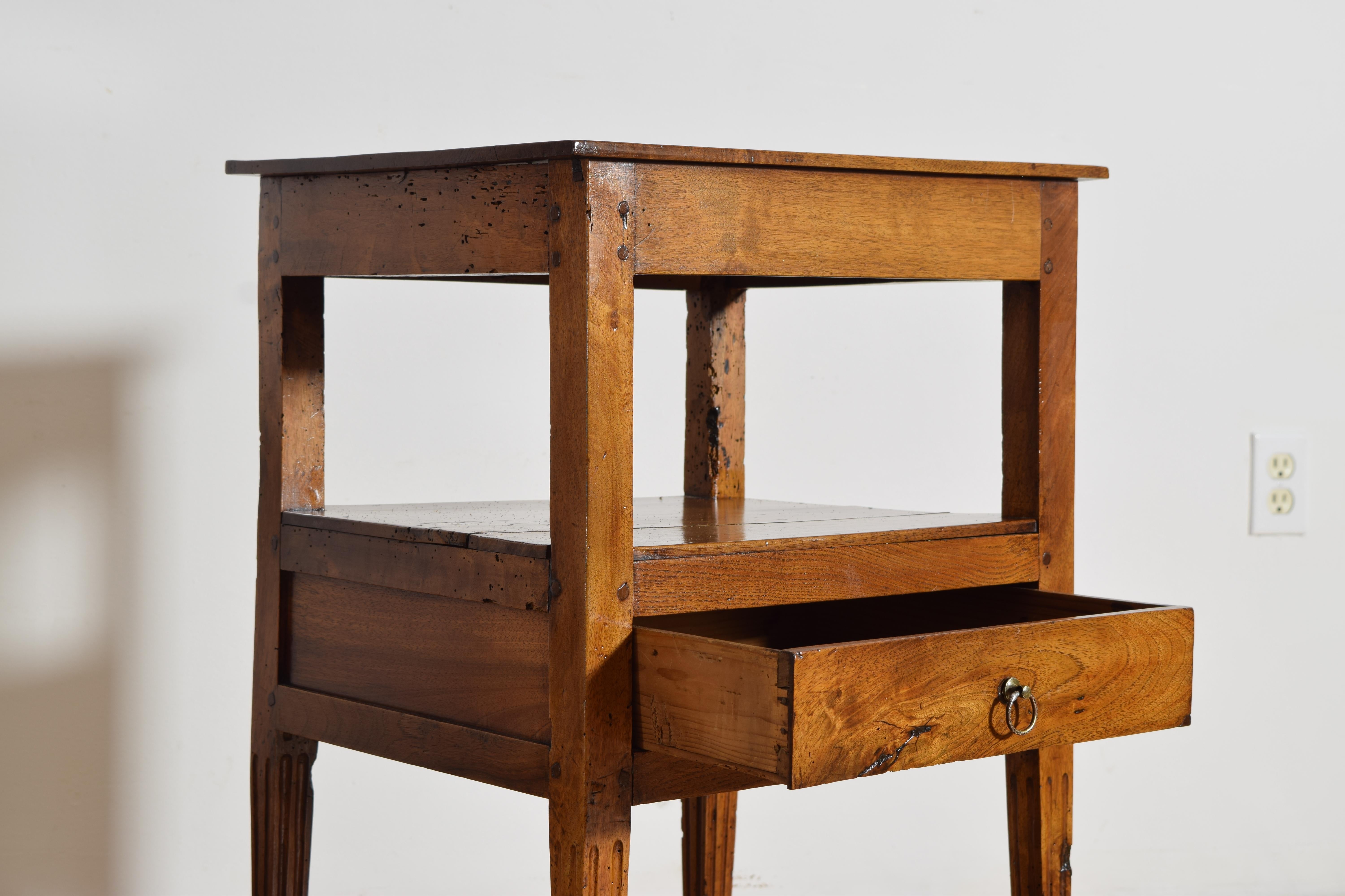Table à 1 tiroir en noyer d'époque néoclassique française, milieu et fin du XIXe siècle Bon état - En vente à Atlanta, GA