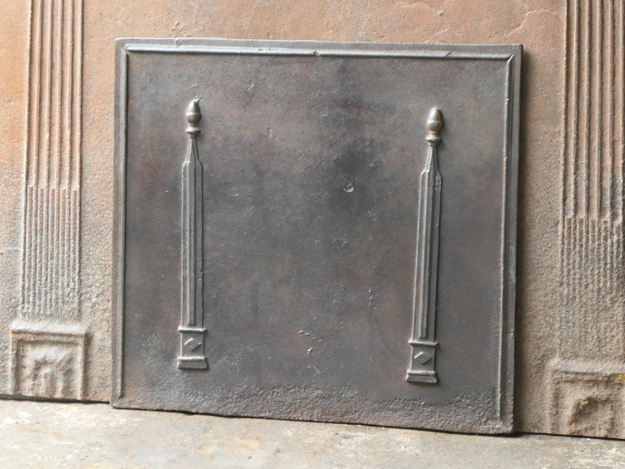 French Neoclassical 'Pillars of Freedom' Fireback / Backsplash, 19th Century In Good Condition For Sale In Amerongen, NL