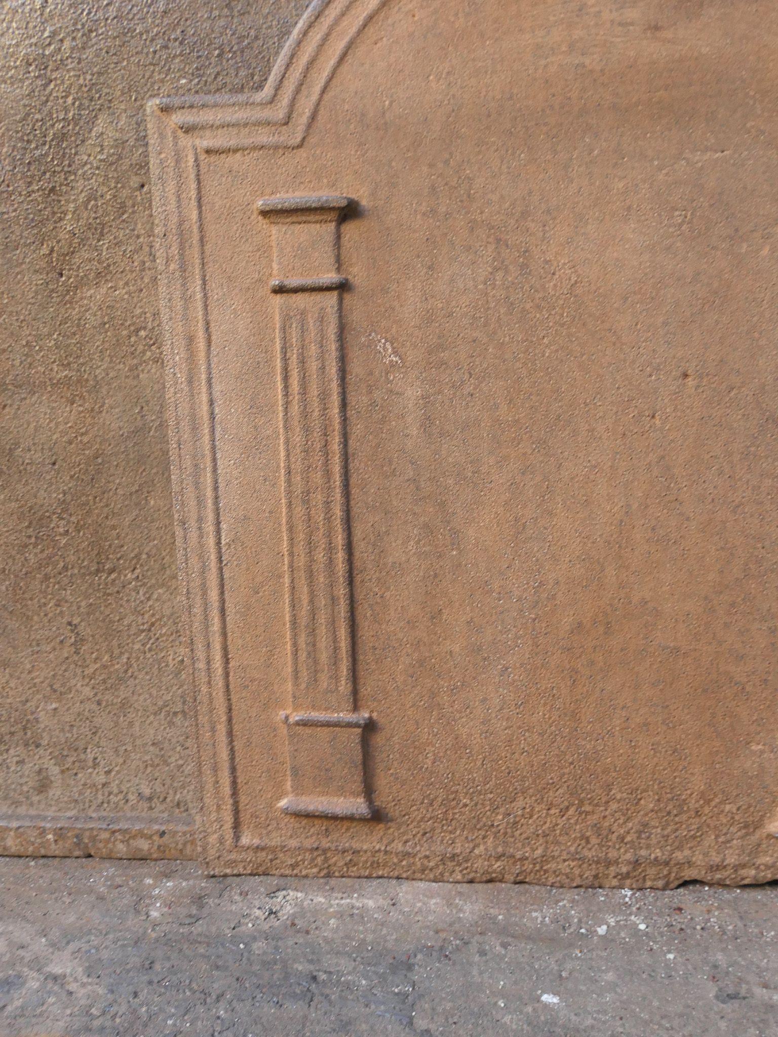 Rivestimento per caminetto/spiaggia neoclassico francese 