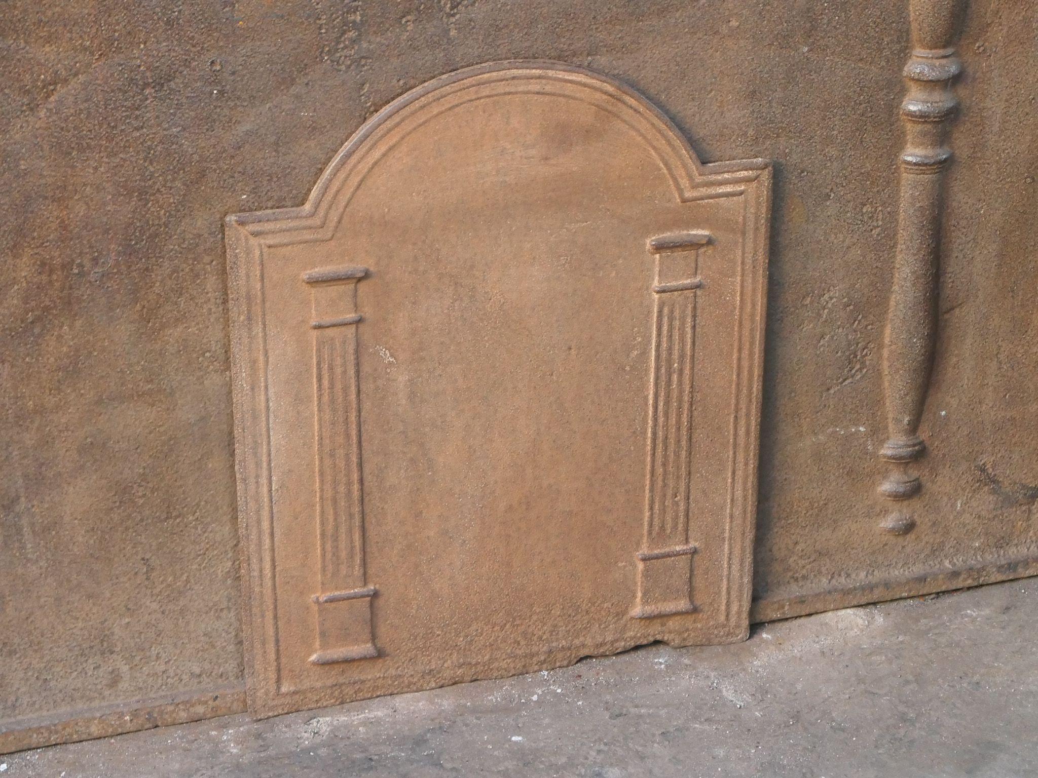 Rivestimento per caminetto/spiaggia neoclassico francese 