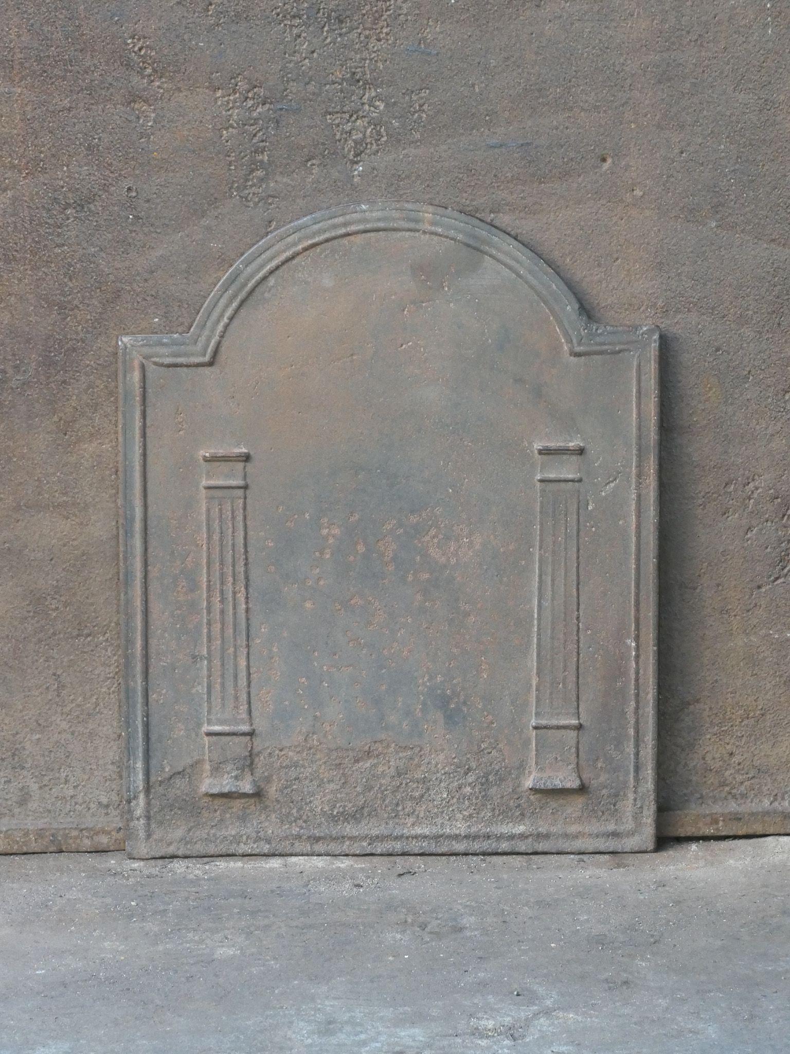 Französische neoklassizistische 'Säulen der Freiheit' Kaminrückwand / Aufkantung, frühes 19. (Neoklassisch) im Angebot