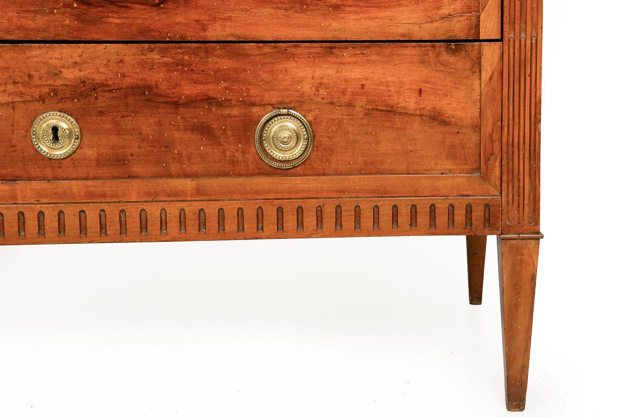 French Neoclassical Provincial Chest of Drawers Commode circa 1800 For Sale 5
