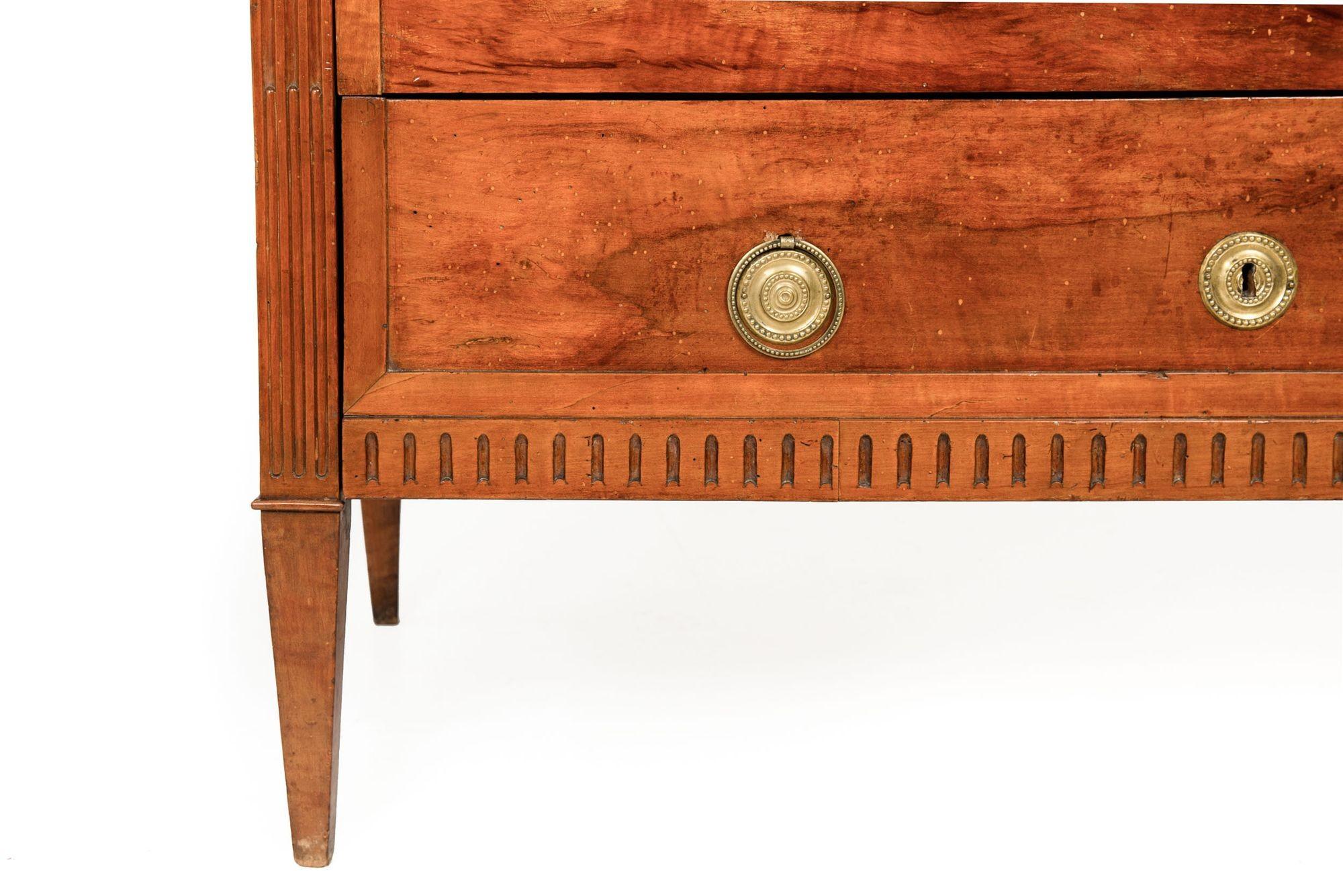 French Neoclassical Provincial Chest of Drawers Commode circa 1800 For Sale 4