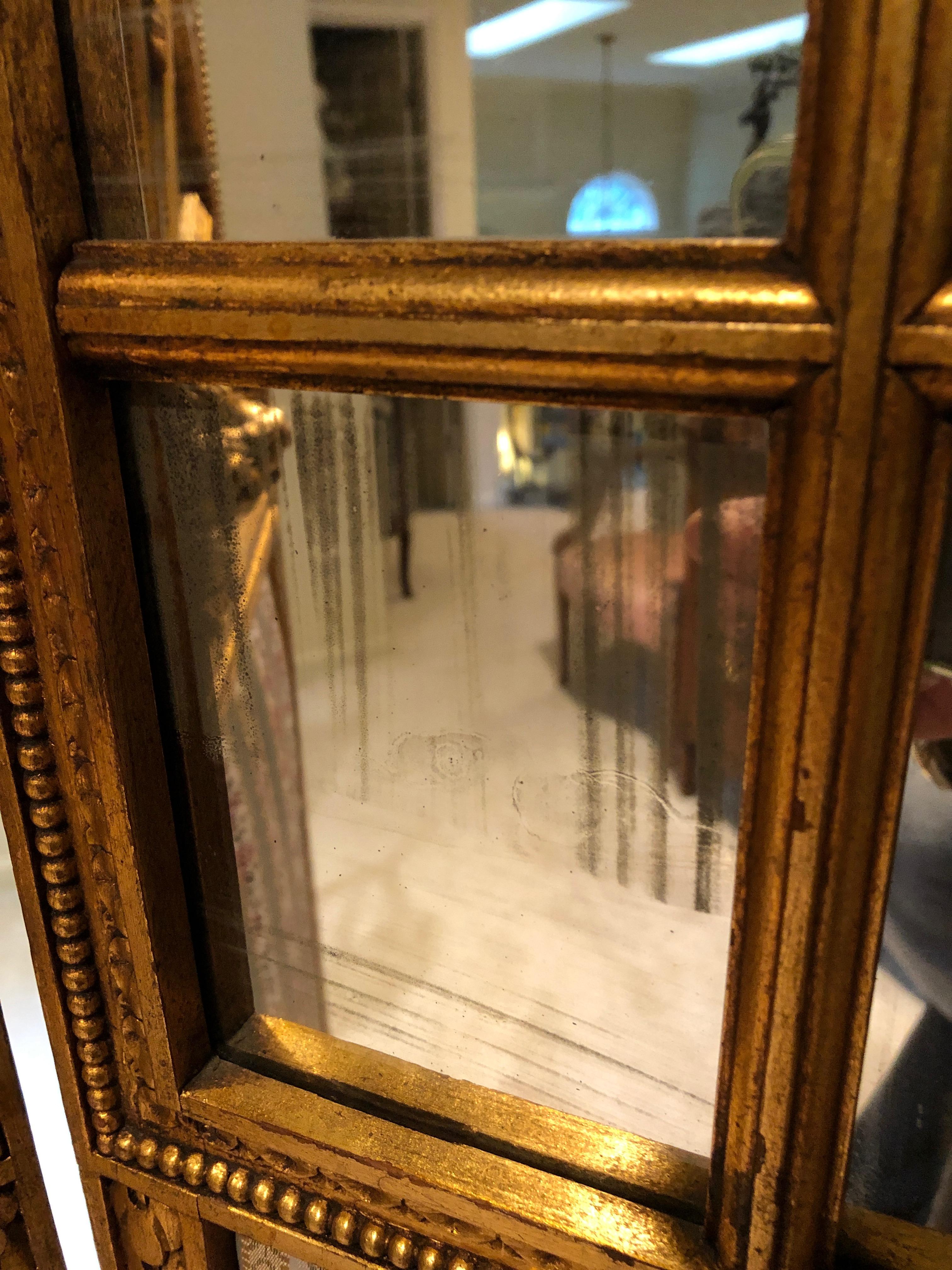 Spiegel und gepolsterter 3-teiliger Raumteiler aus vergoldetem Holz im neoklassizistischen Stil im Angebot 10