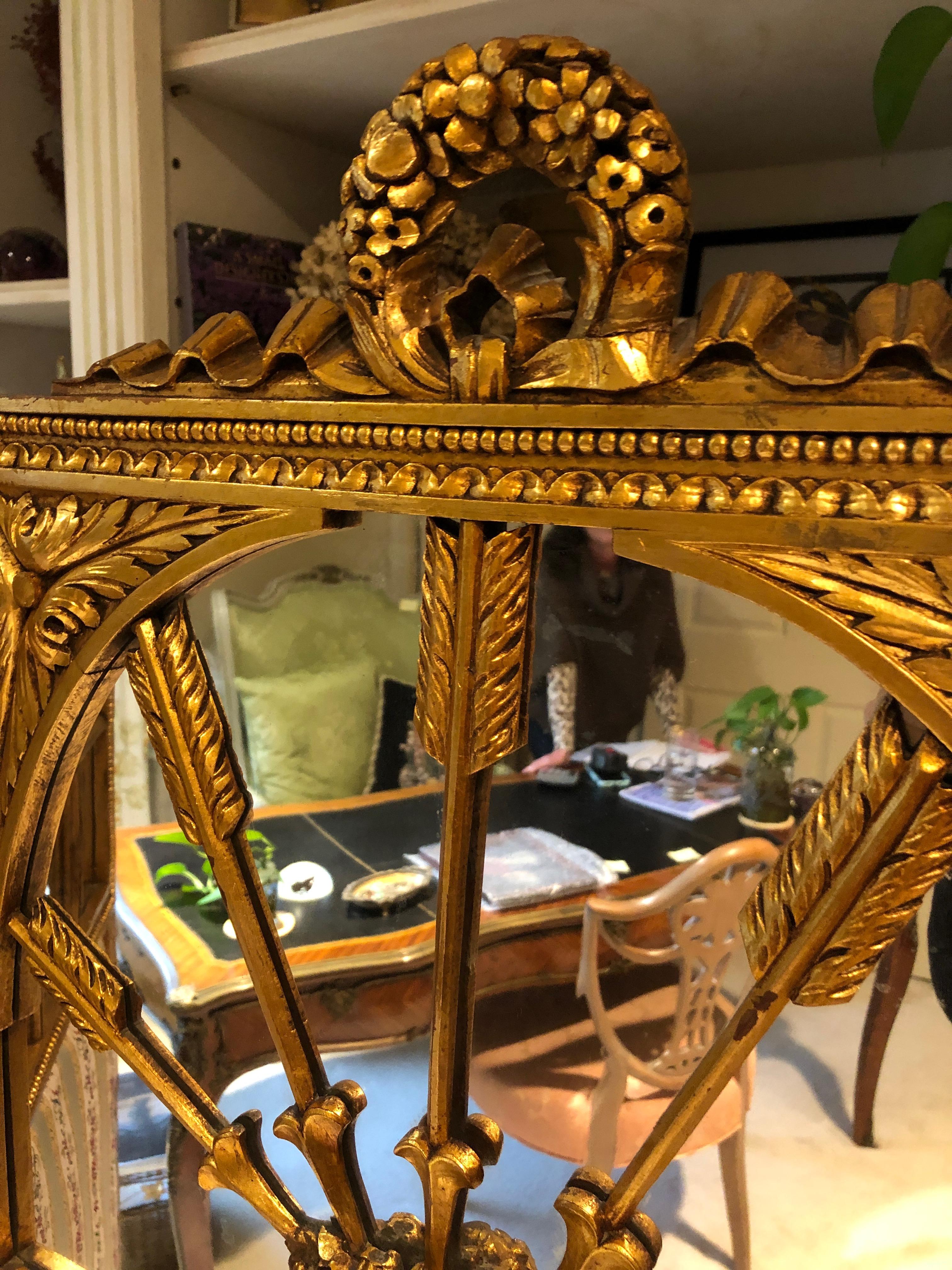 Spiegel und gepolsterter 3-teiliger Raumteiler aus vergoldetem Holz im neoklassizistischen Stil (Französisch) im Angebot