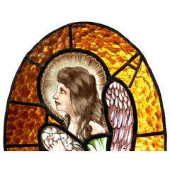 Pannello in vetro colorato francese in stile Neoclassico Revival con angelo o Cupido in preghiera