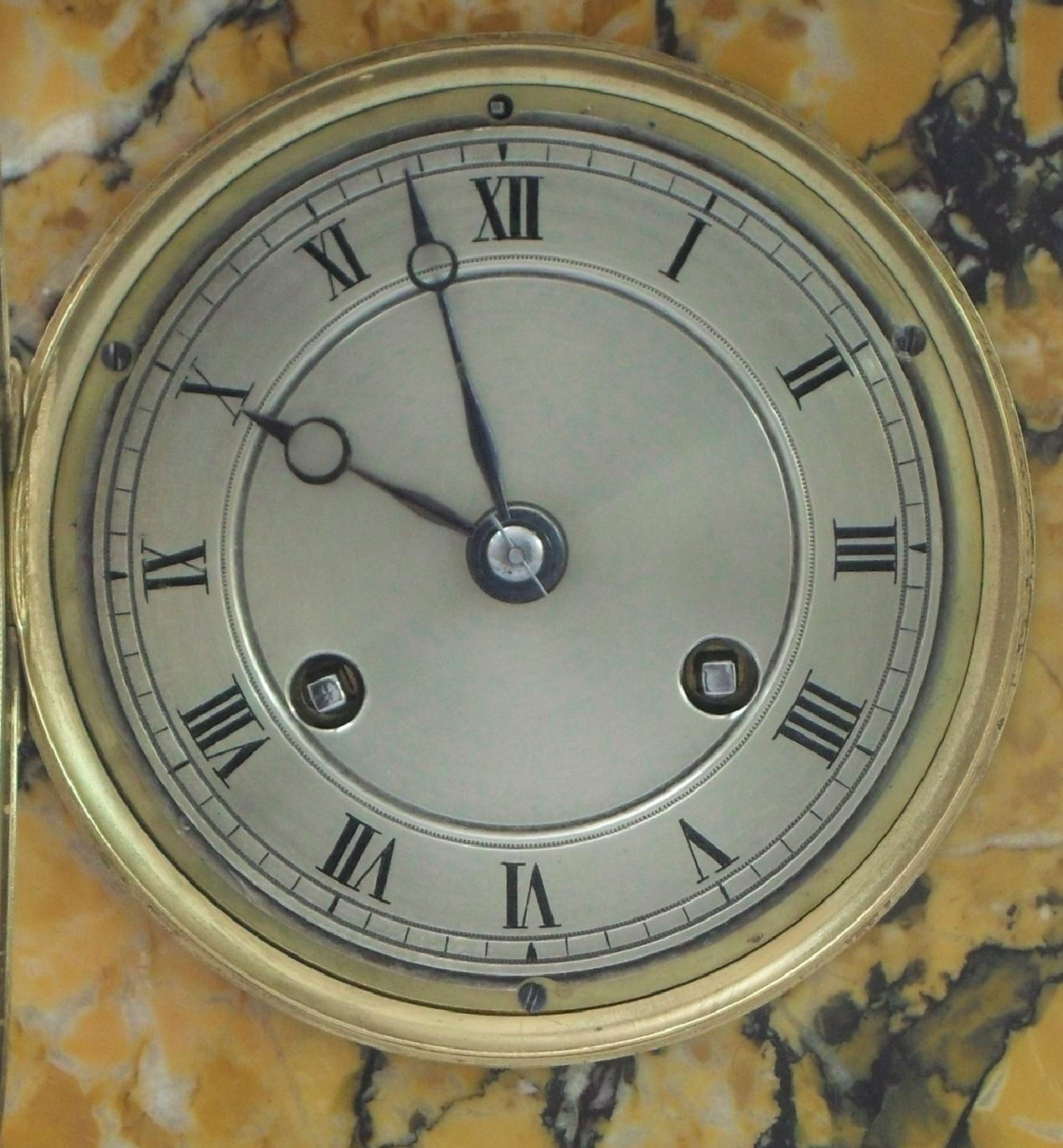 French Neoclassical Sienna Marble and Bronze Mantel Clock In Good Condition In Macclesfield, GB