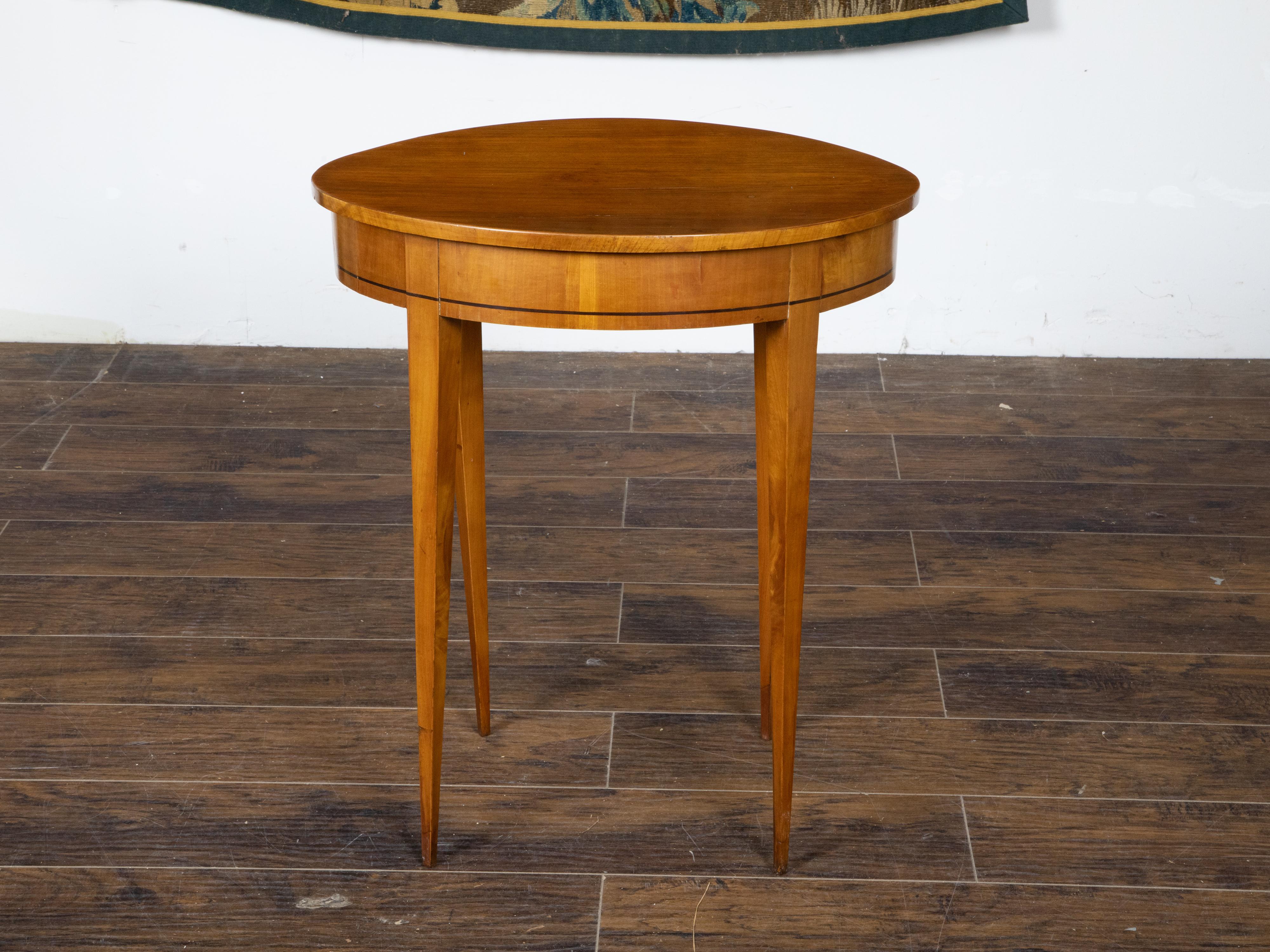 French Neoclassical Style 19th Century Walnut Table with Oval Top, Tapered Legs For Sale 1