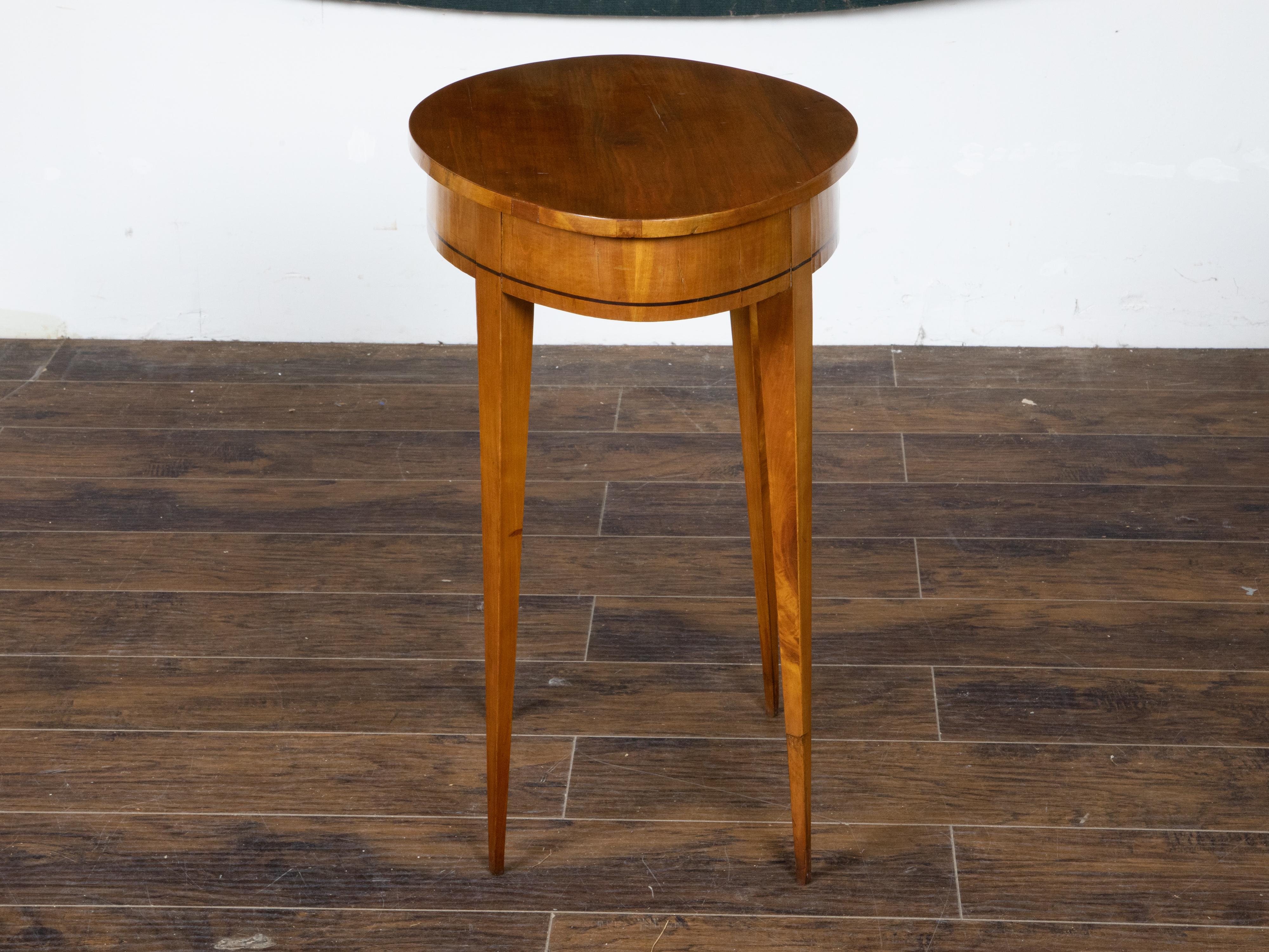 French Neoclassical Style 19th Century Walnut Table with Oval Top, Tapered Legs For Sale 4