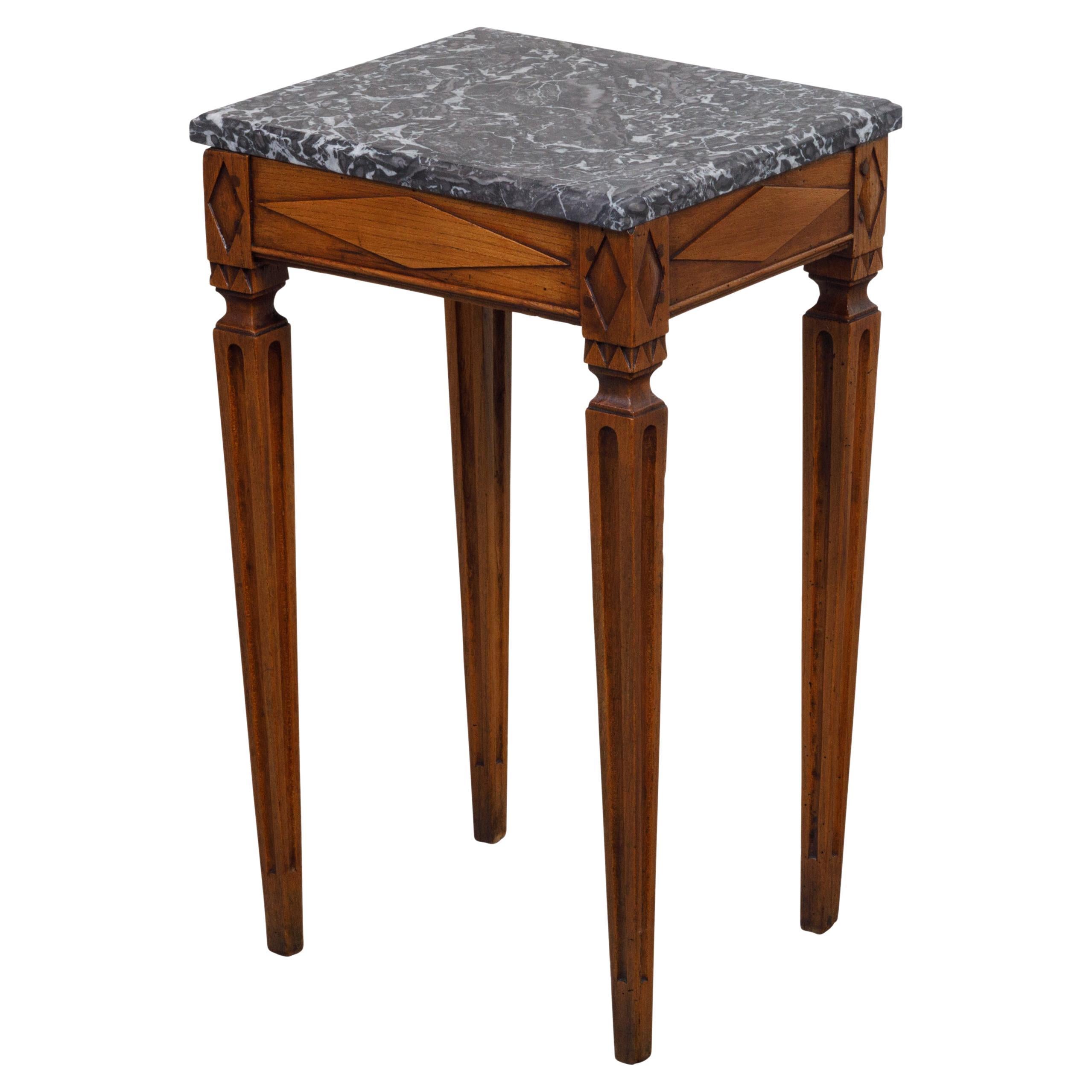 Französischer Holztisch im neoklassizistischen Stil des 19. Jahrhunderts mit grau geäderter Marmorplatte