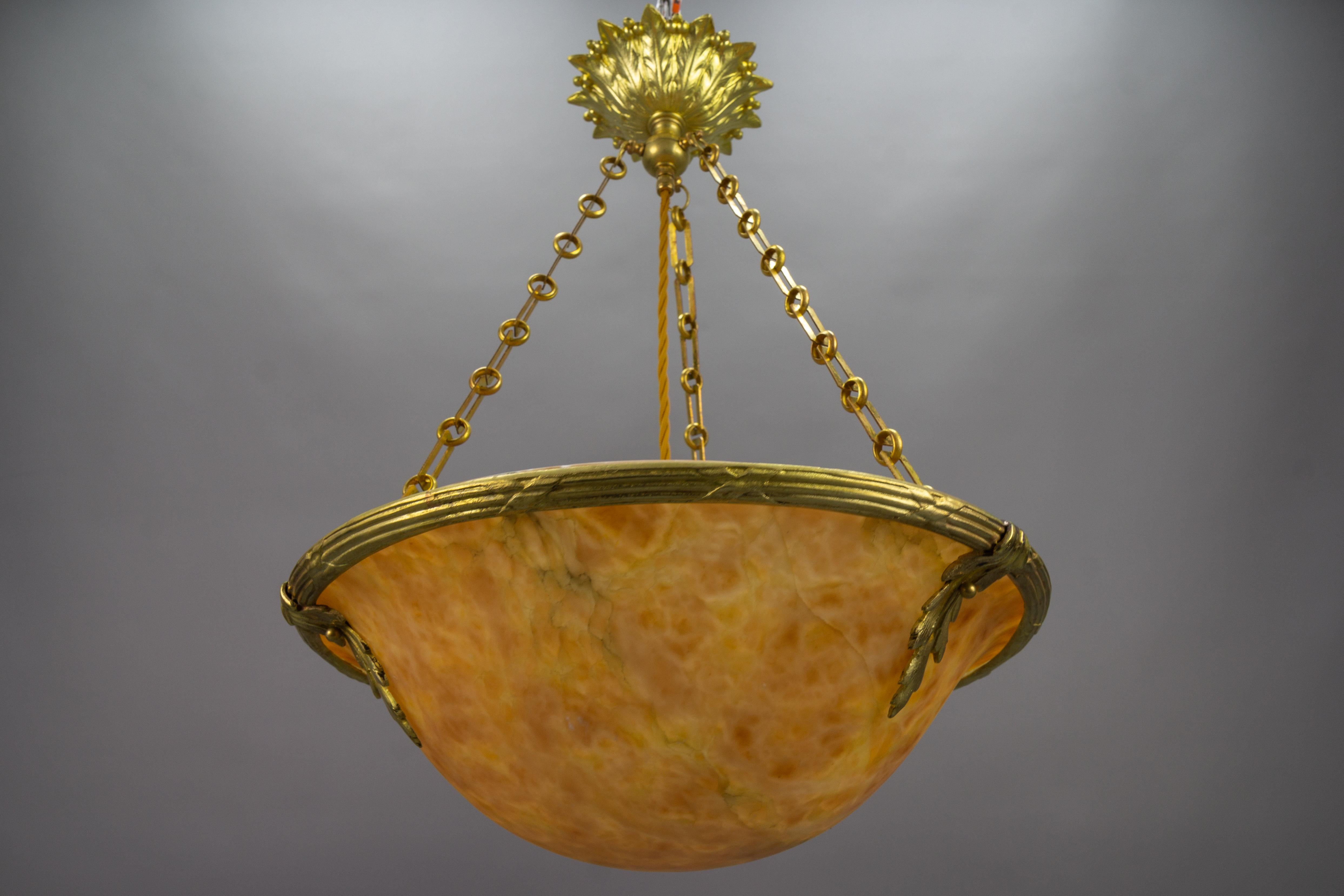 French Amber Color Alabaster and Bronze Pendant Chandelier, circa 1920 In Good Condition For Sale In Barntrup, DE