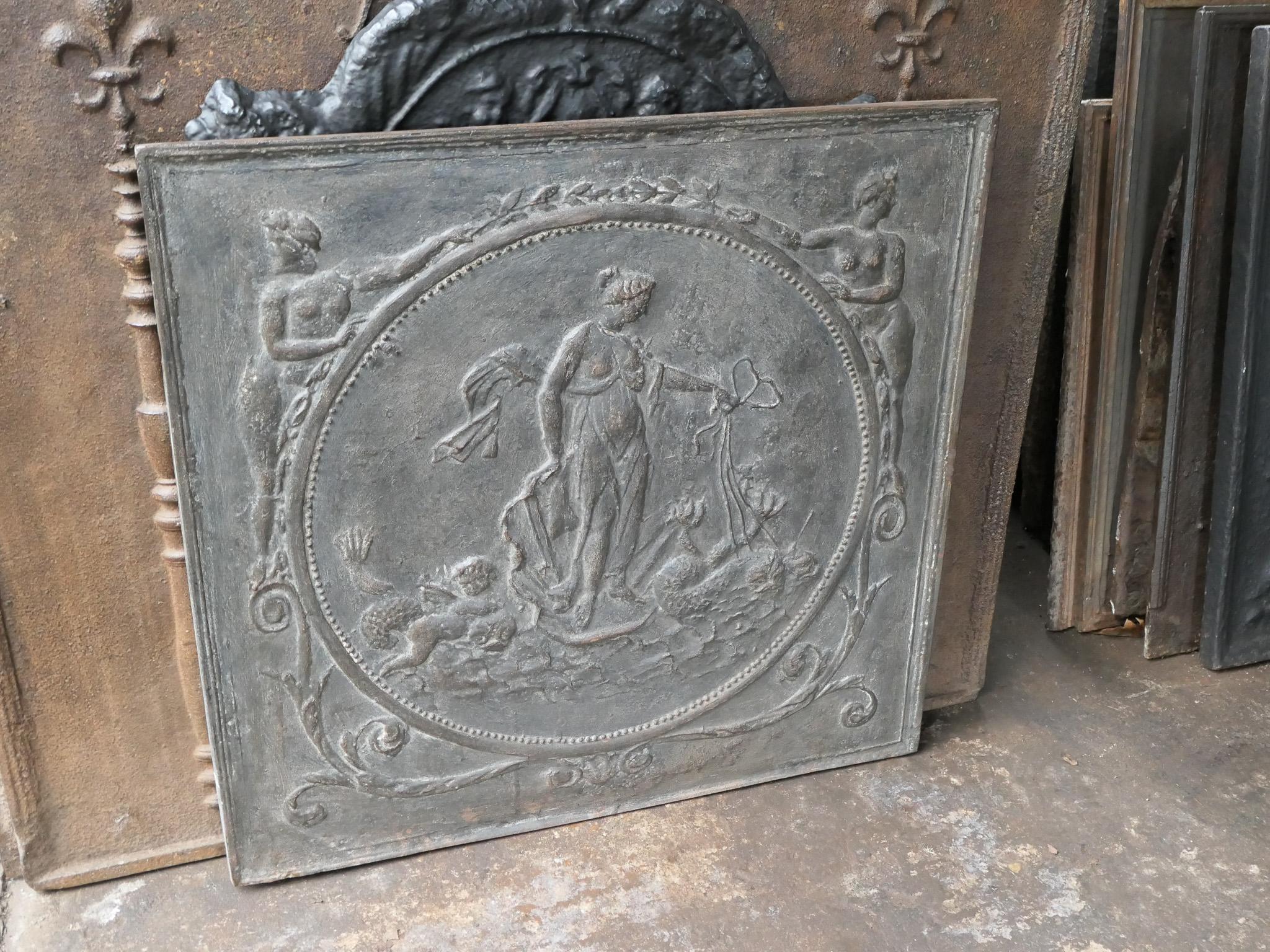 Plaque de cheminée / crédence de style néoclassique français « Amphitrite », 20e siècle Bon état - En vente à Amerongen, NL