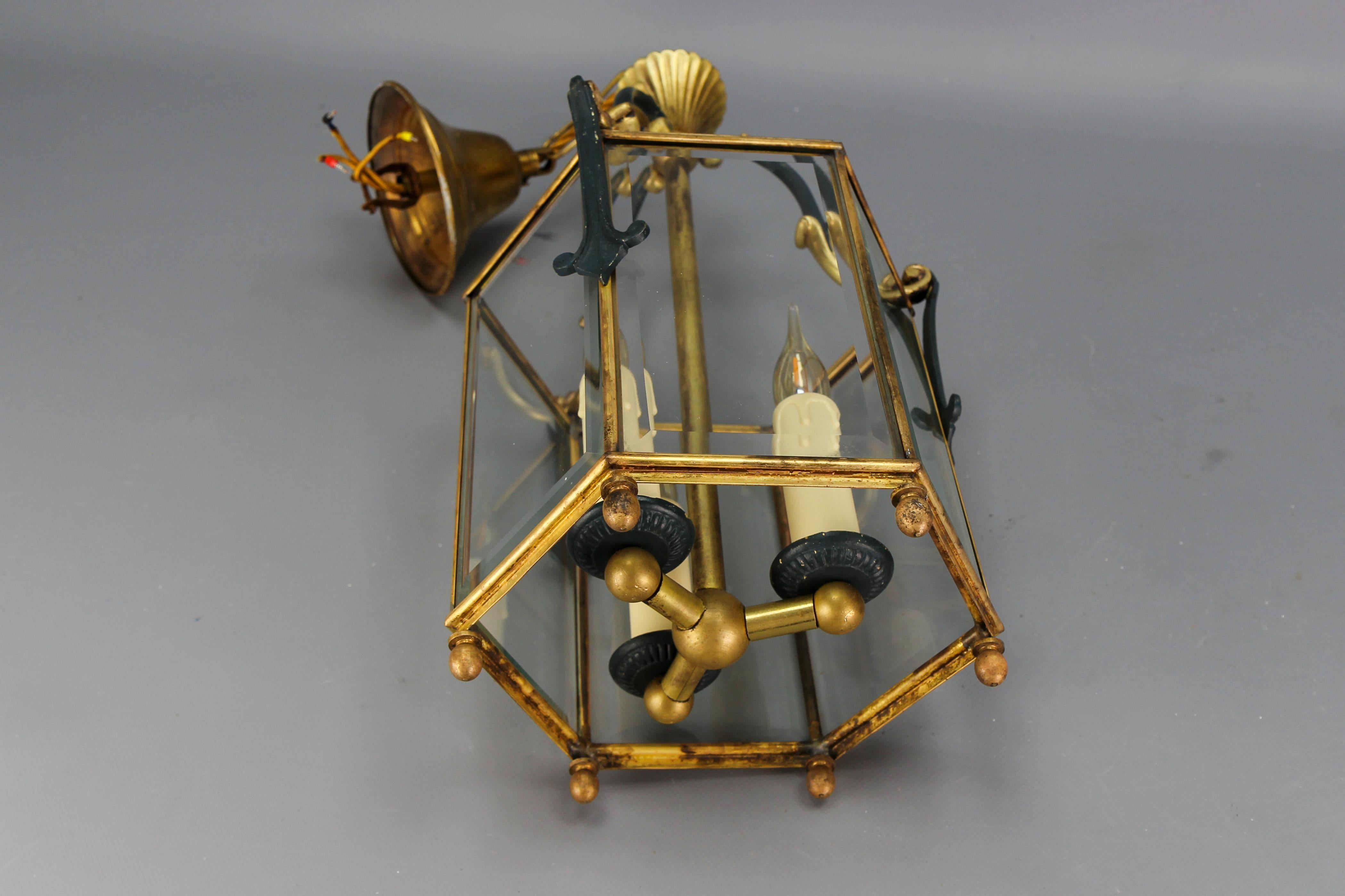 French Neoclassical Style Brass and Beveled Clear Glass Hexagonal Lantern, 1920s For Sale 10