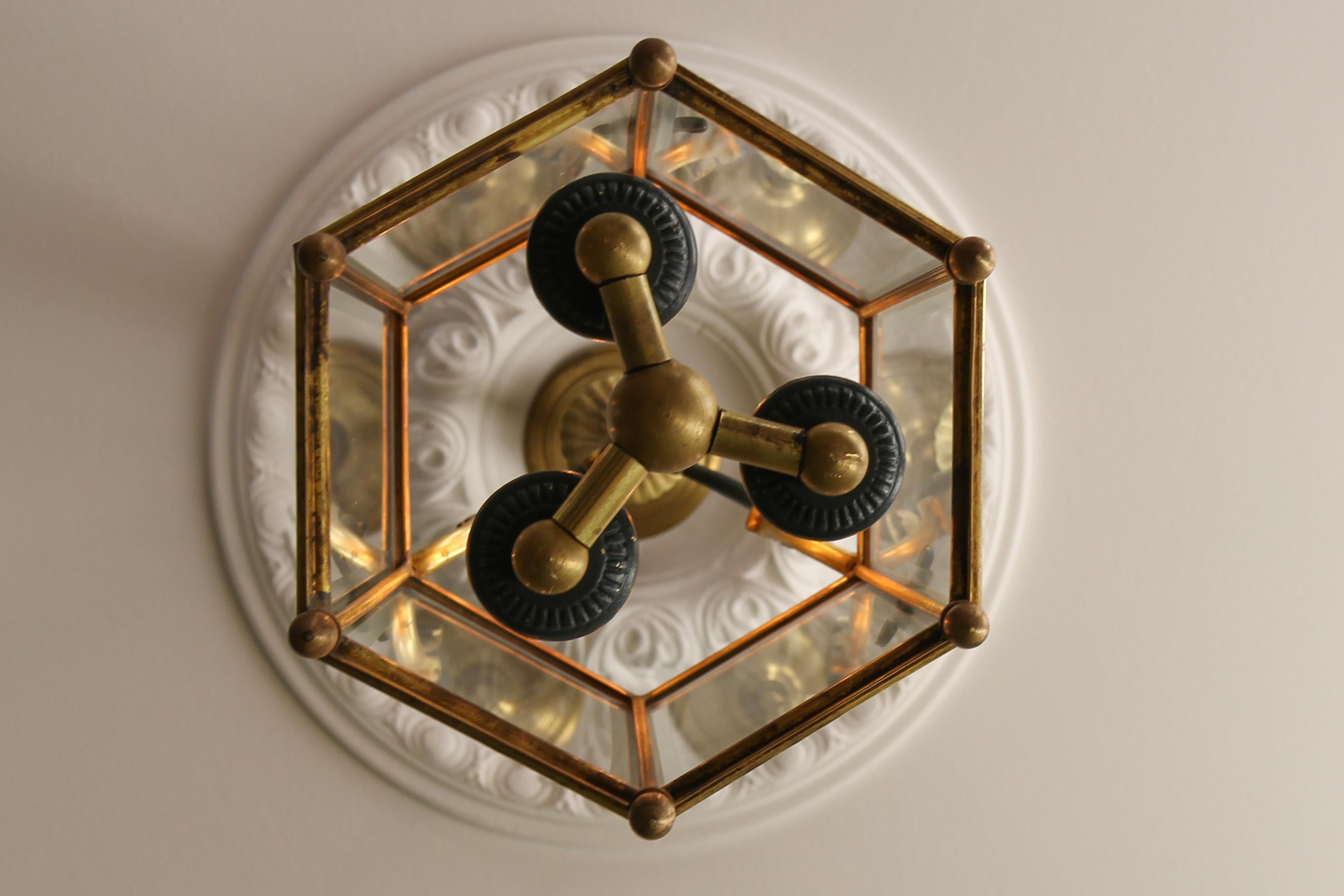 French Neoclassical Style Brass and Beveled Clear Glass Hexagonal Lantern, 1920s For Sale 3