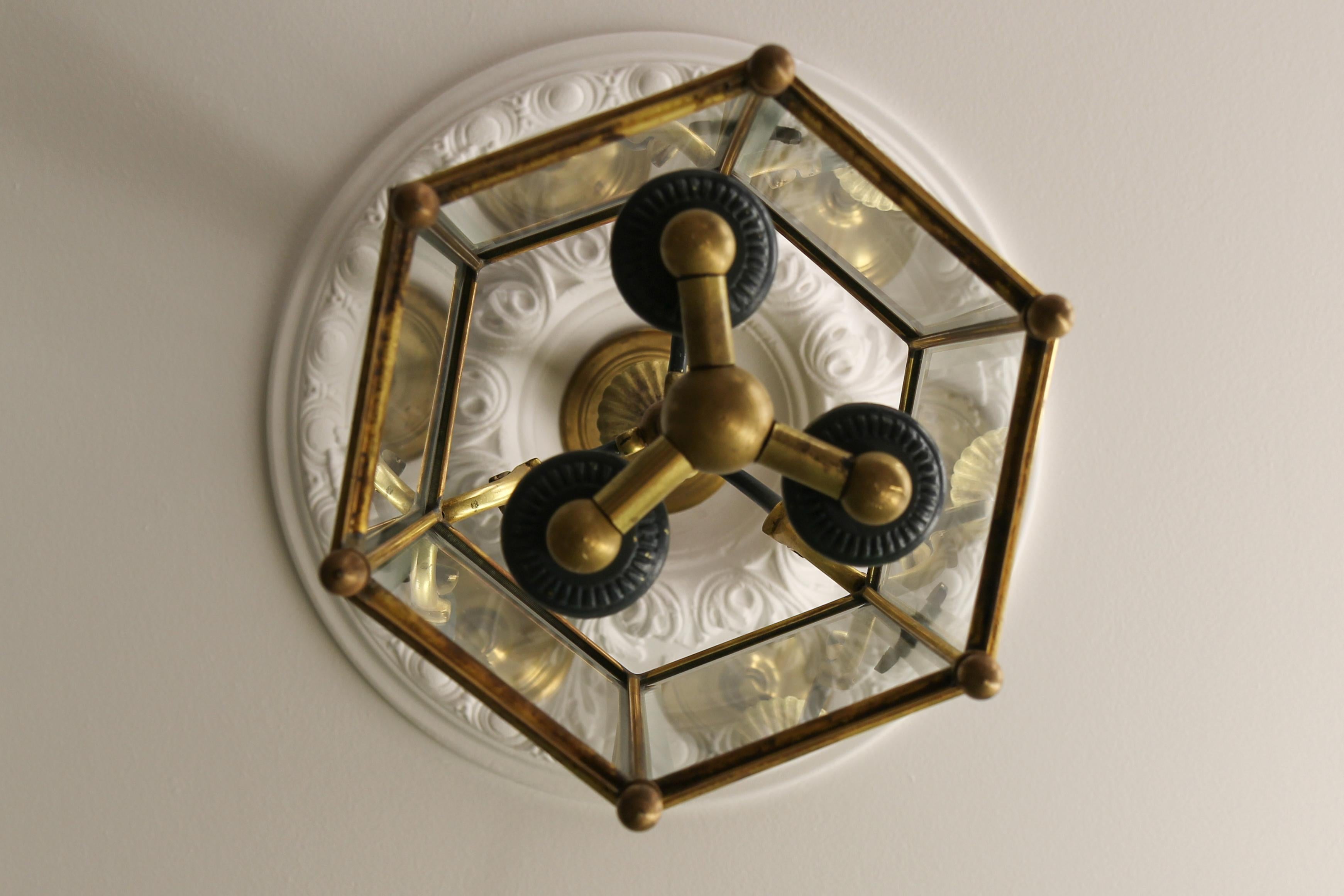 French Neoclassical Style Brass and Beveled Clear Glass Hexagonal Lantern, 1920s For Sale 4