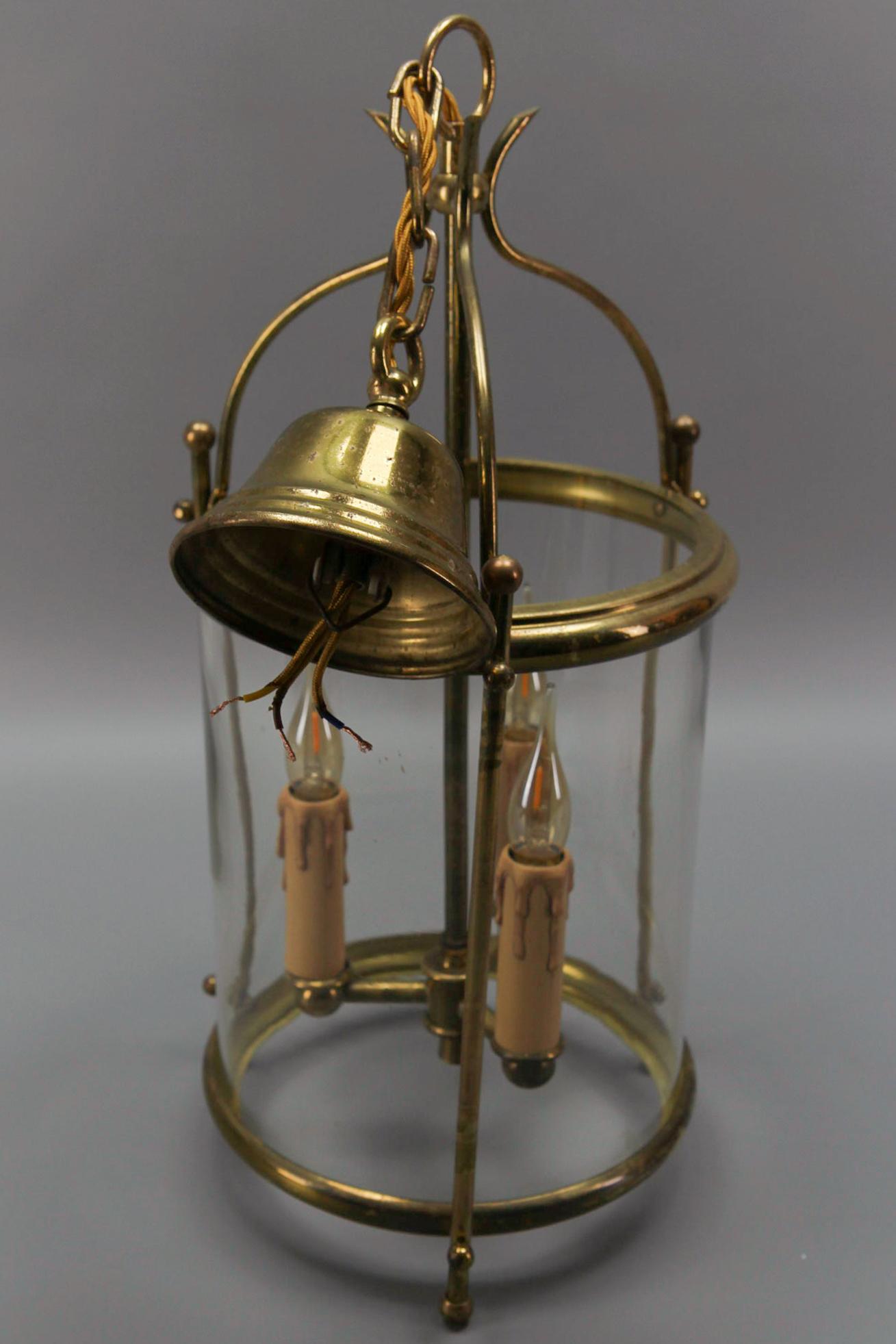Lanterna a sospensione rotonda in ottone e vetro trasparente in stile neoclassico francese, 1950 ca. in vendita 13