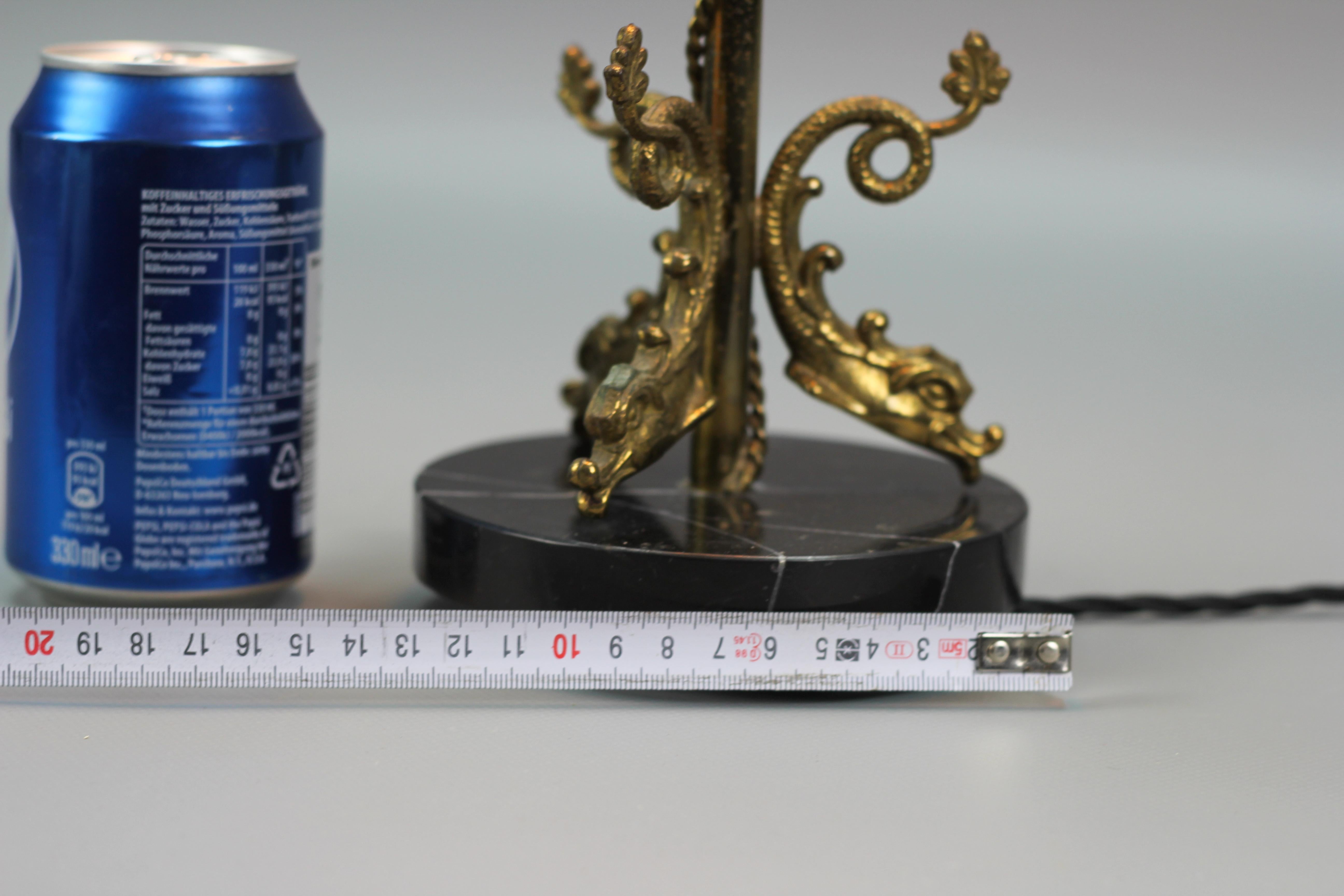 French Neoclassical Style Brass and Marble Table Lamp with Dolphins, 1950s 12