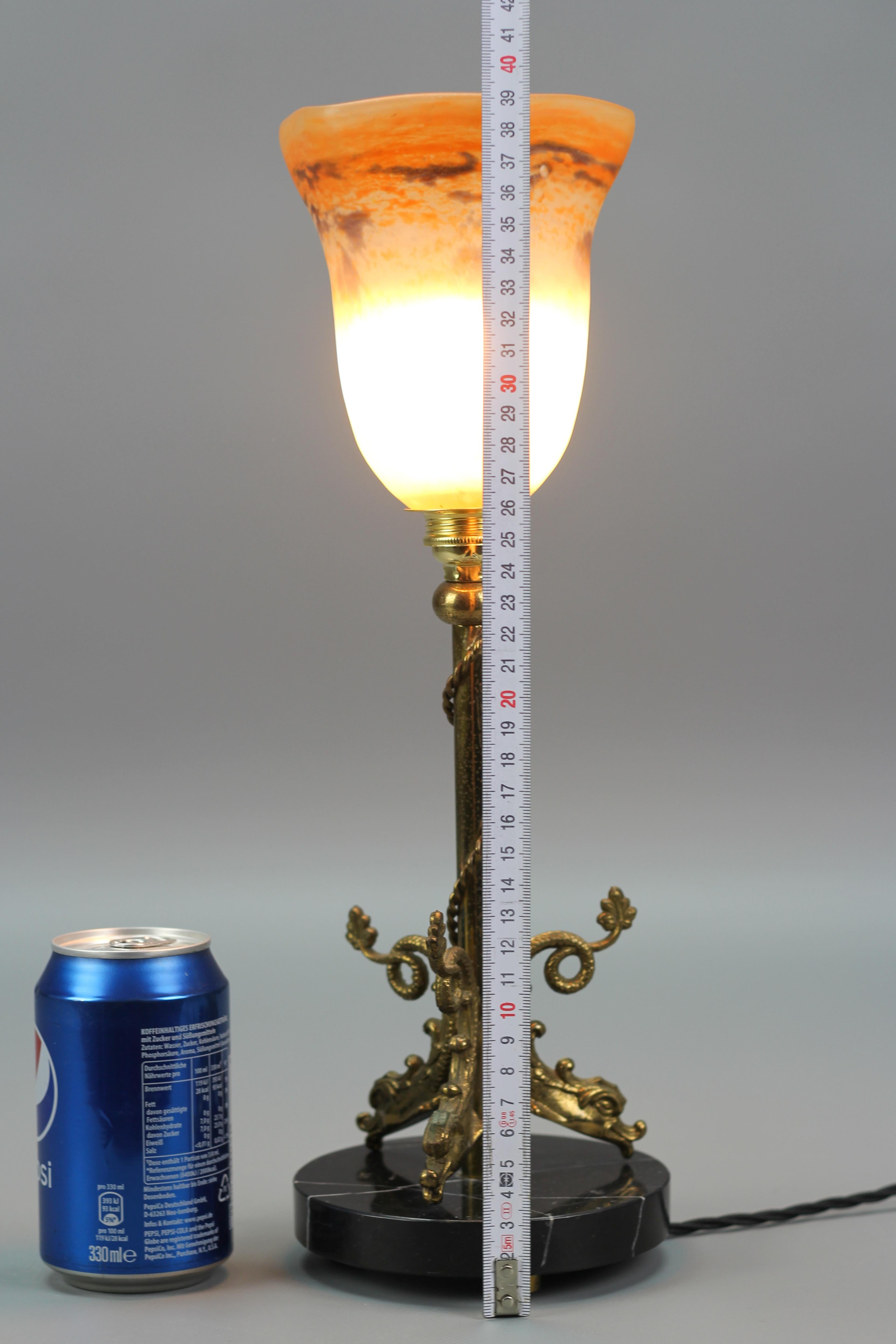 French Neoclassical Style Brass and Marble Table Lamp with Dolphins, 1950s For Sale 15