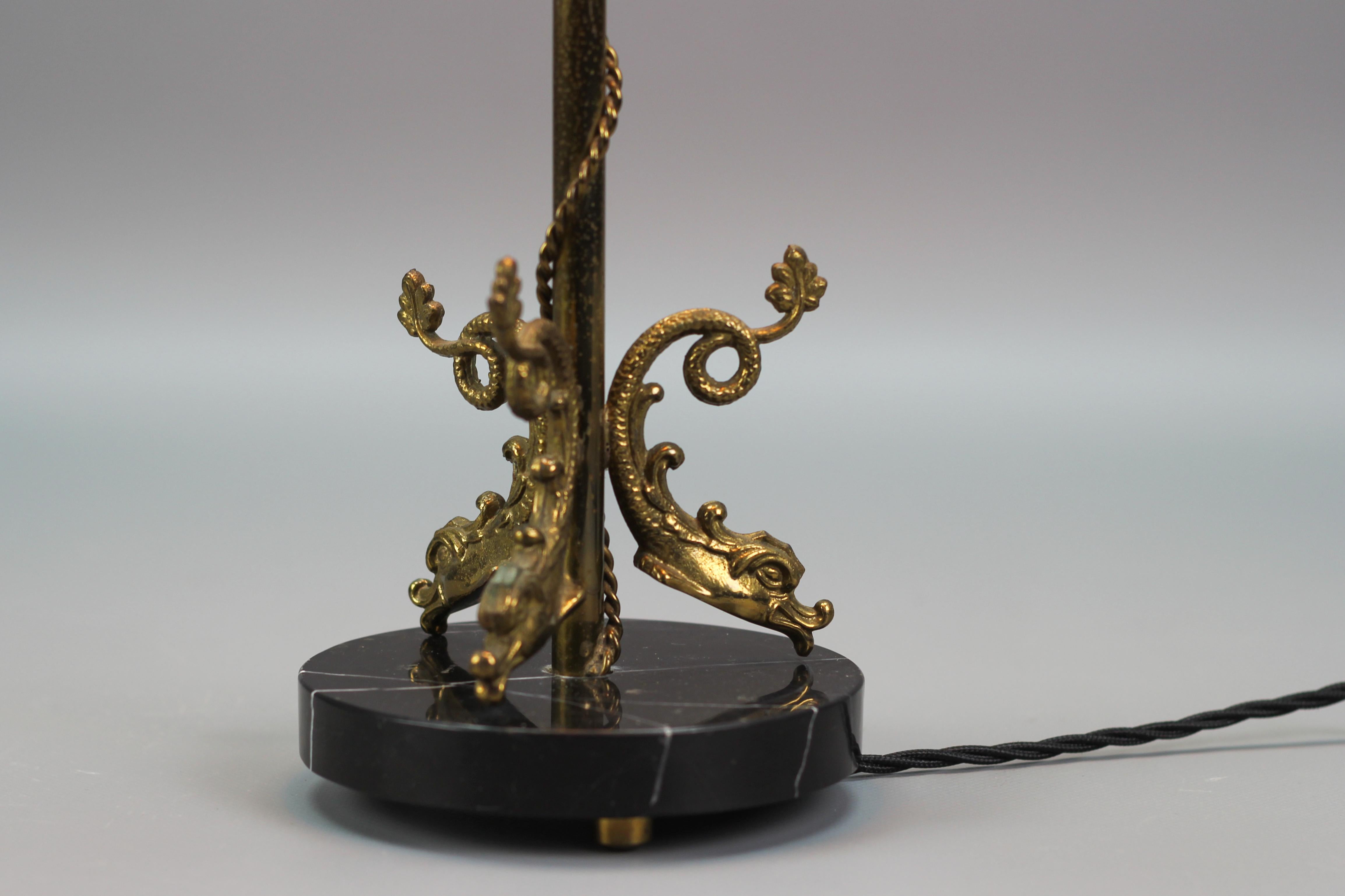 French Neoclassical Style Brass and Marble Table Lamp with Dolphins, 1950s For Sale 4