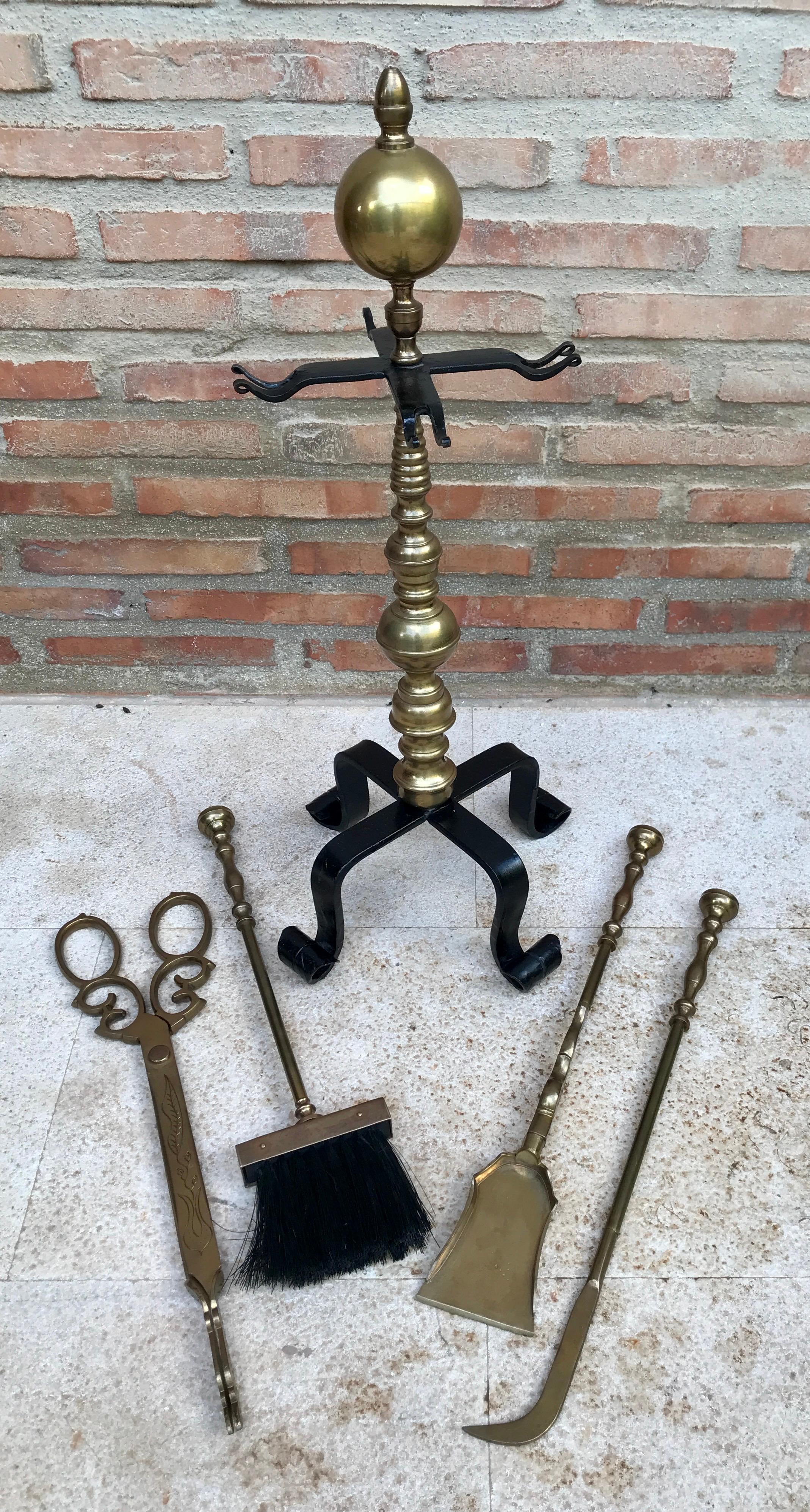 French Neoclassical Style Brass Fireplace Tools, 1970s, Set of 5 In Good Condition For Sale In Miami, FL