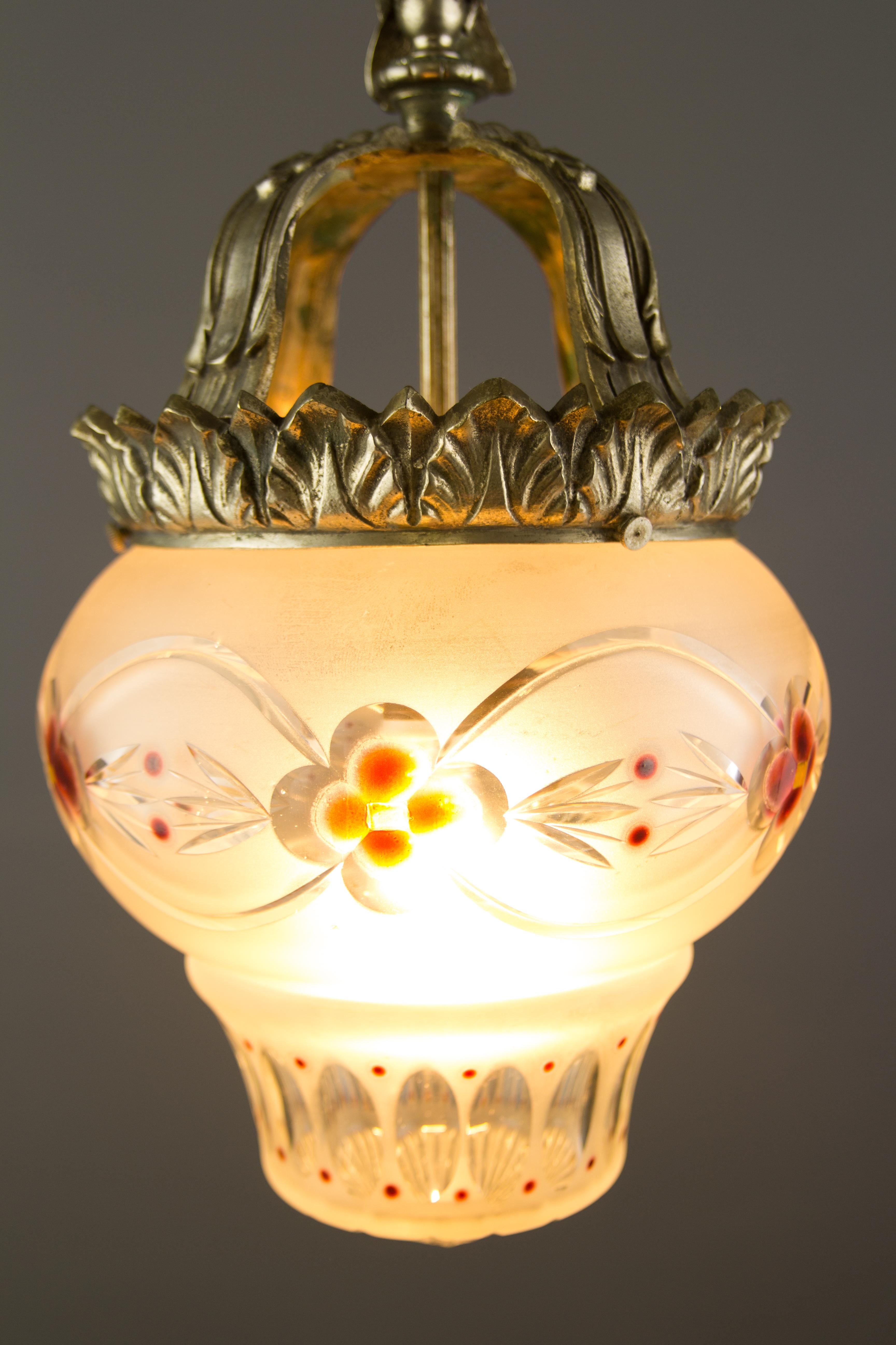 French Neoclassical Style Bronze and Frosted Glass Pendant Light with an Eagle In Good Condition For Sale In Barntrup, DE