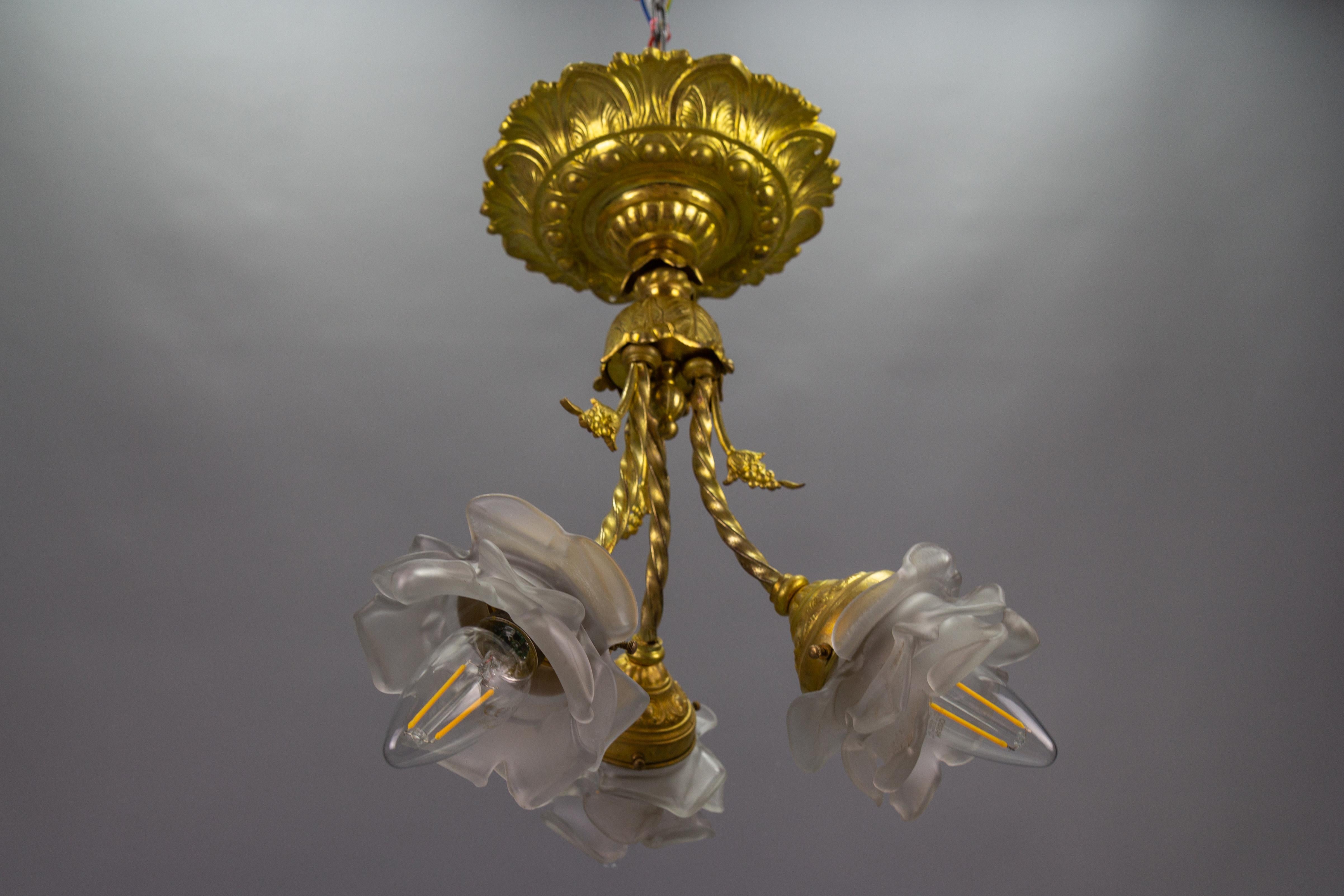 French Neoclassical Style Bronze and Glass Ceiling Light Fixture, 1920s For Sale 5