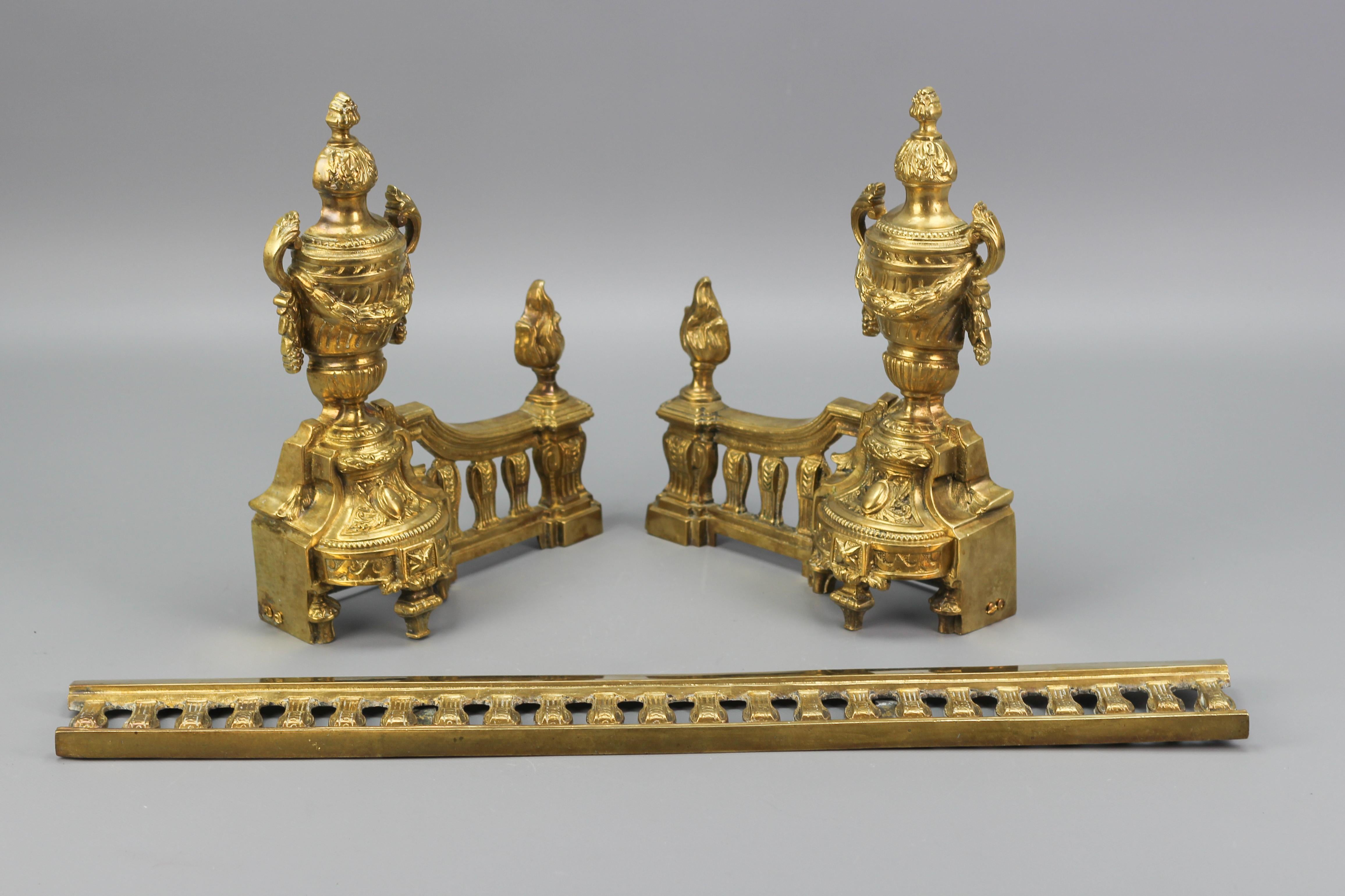 French Neoclassical Style Bronze Fireplace Fender Set, Late 19th Century For Sale 11