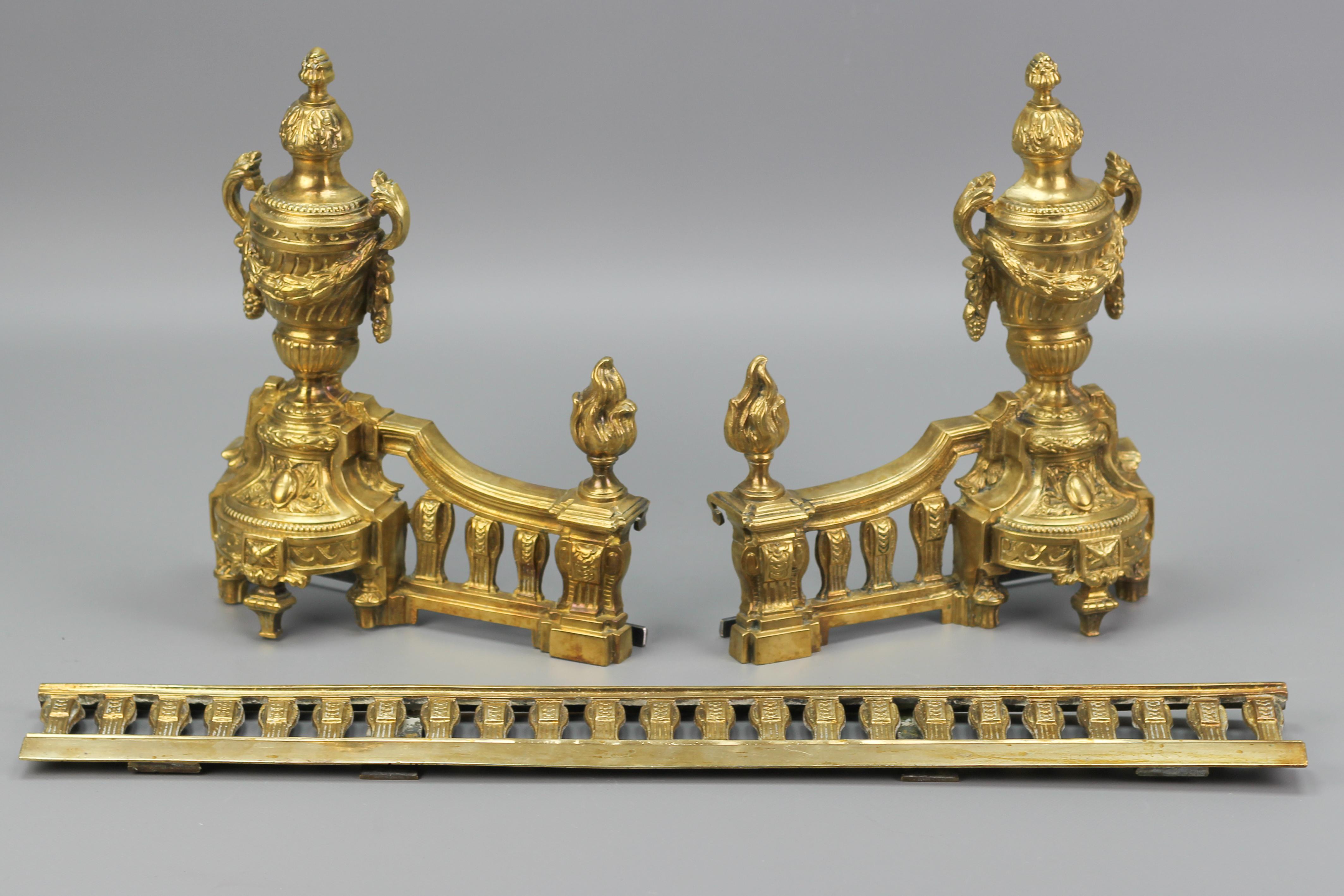 French Neoclassical Style Bronze Fireplace Fender Set, Late 19th Century For Sale 12