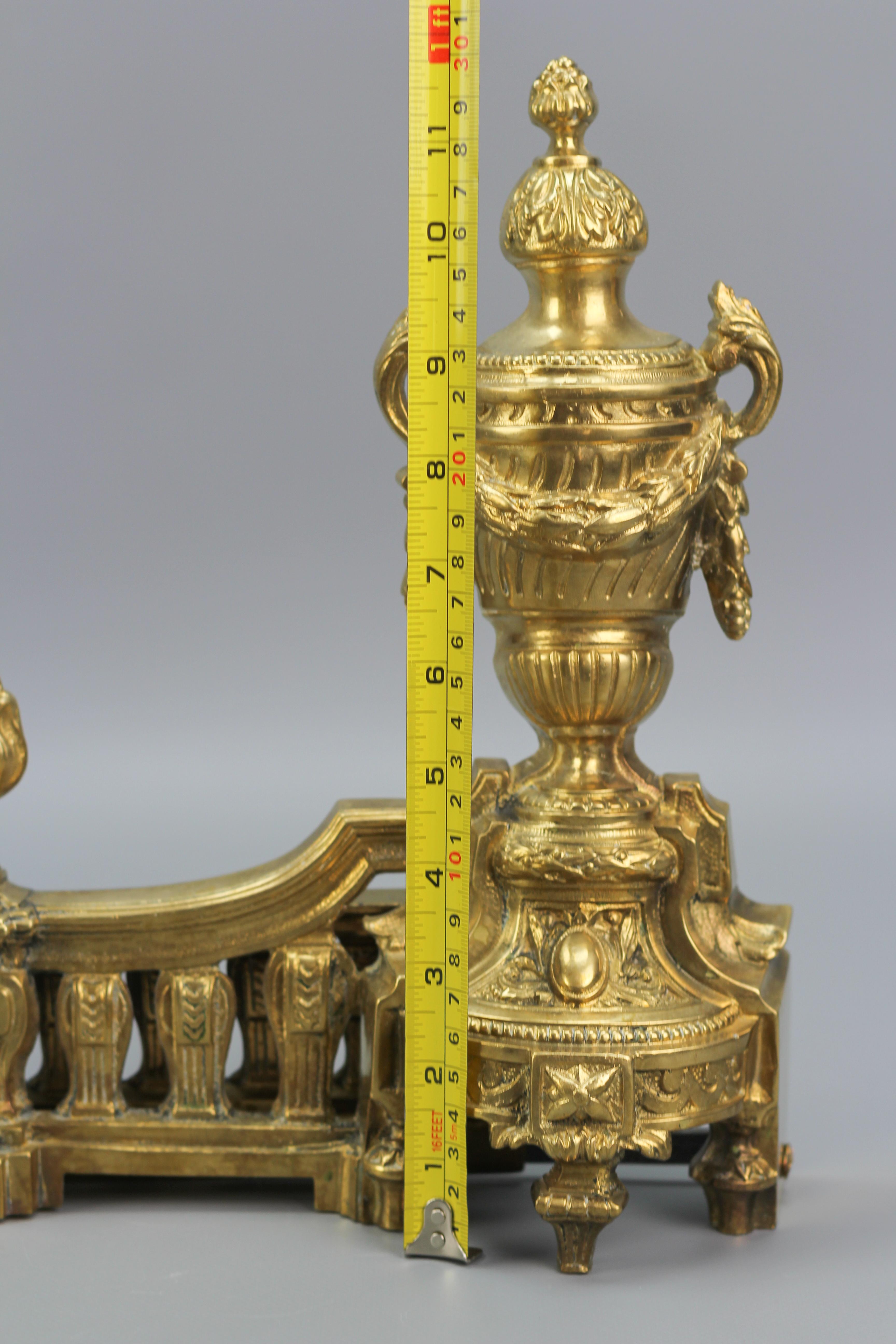 Set di parafanghi per caminetto in bronzo in stile neoclassico francese, fine XIX secolo in vendita 12