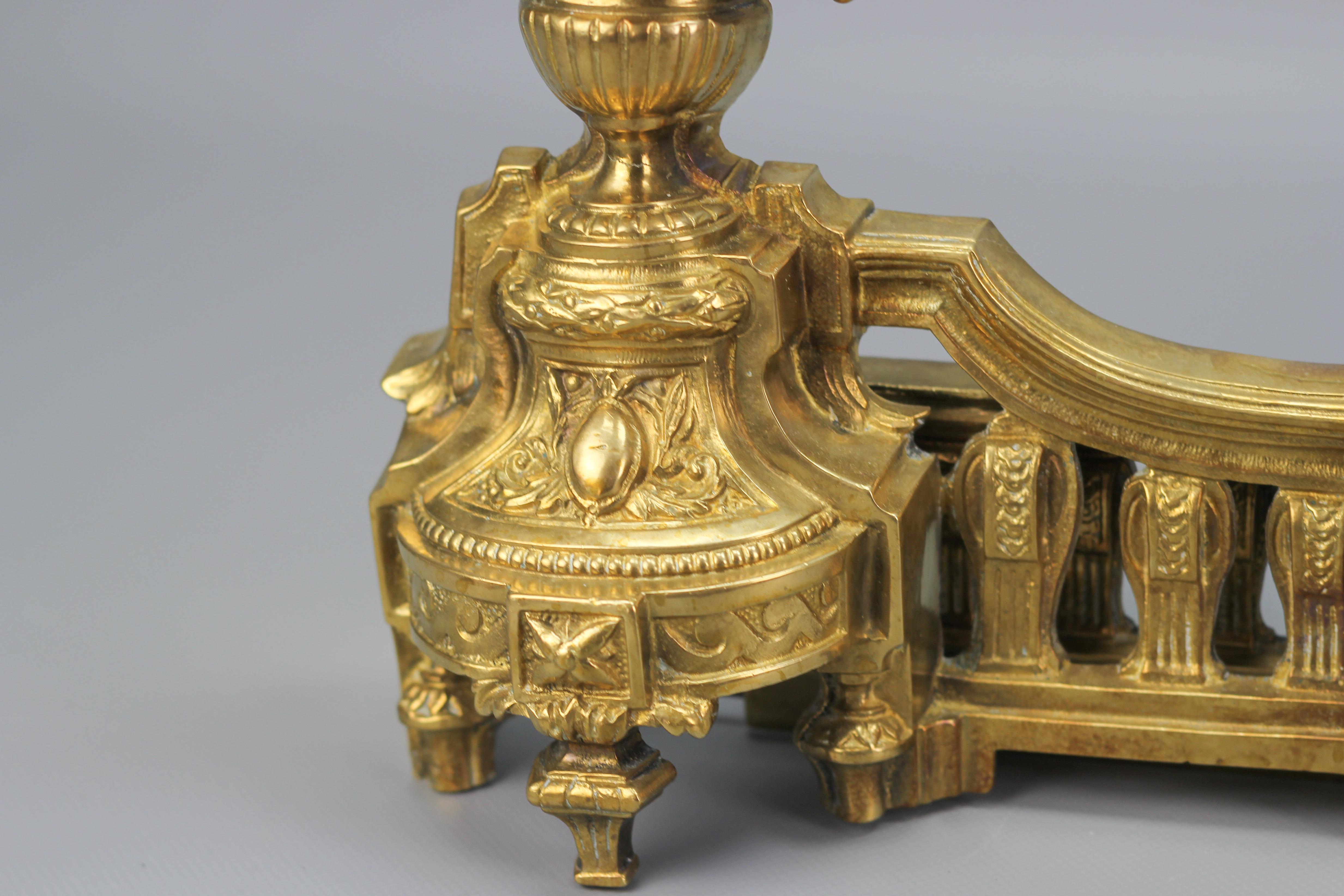 Neoclassico Set di parafanghi per caminetto in bronzo in stile neoclassico francese, fine XIX secolo in vendita
