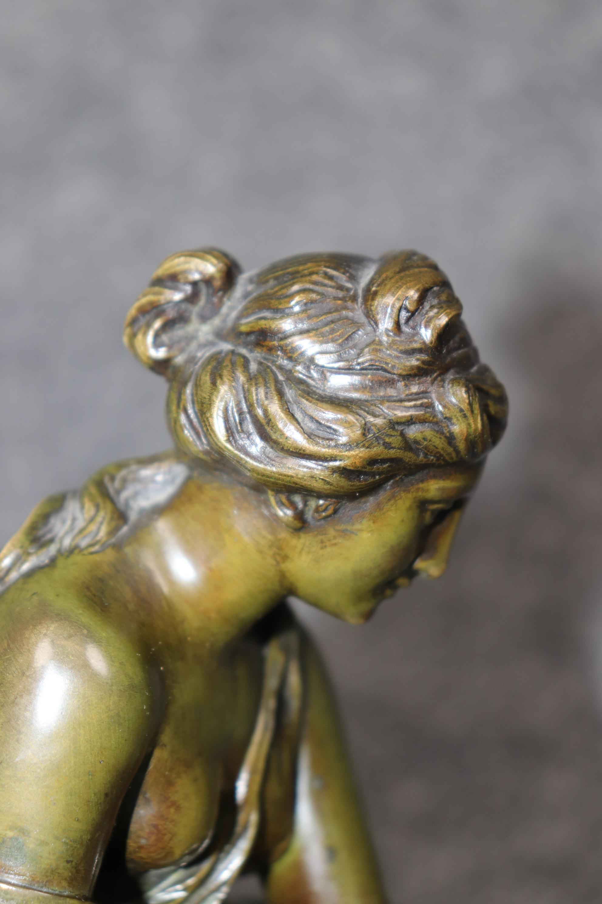 Bronzo francese in stile neoclassico di una donna firmata Samson in vendita 4