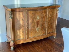 Armadio francese in stile neoclassico con piano in marmo verde