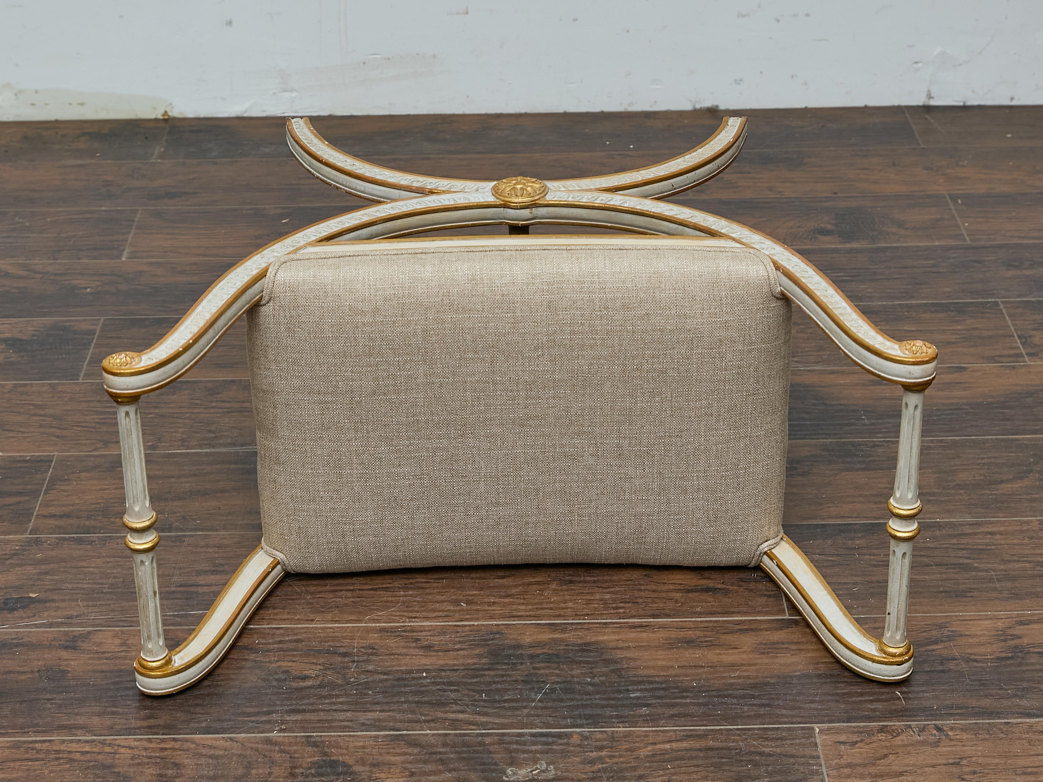 Sgabello francese in stile neoclassico Curule, legno dorato e sedile imbottito in vendita 2