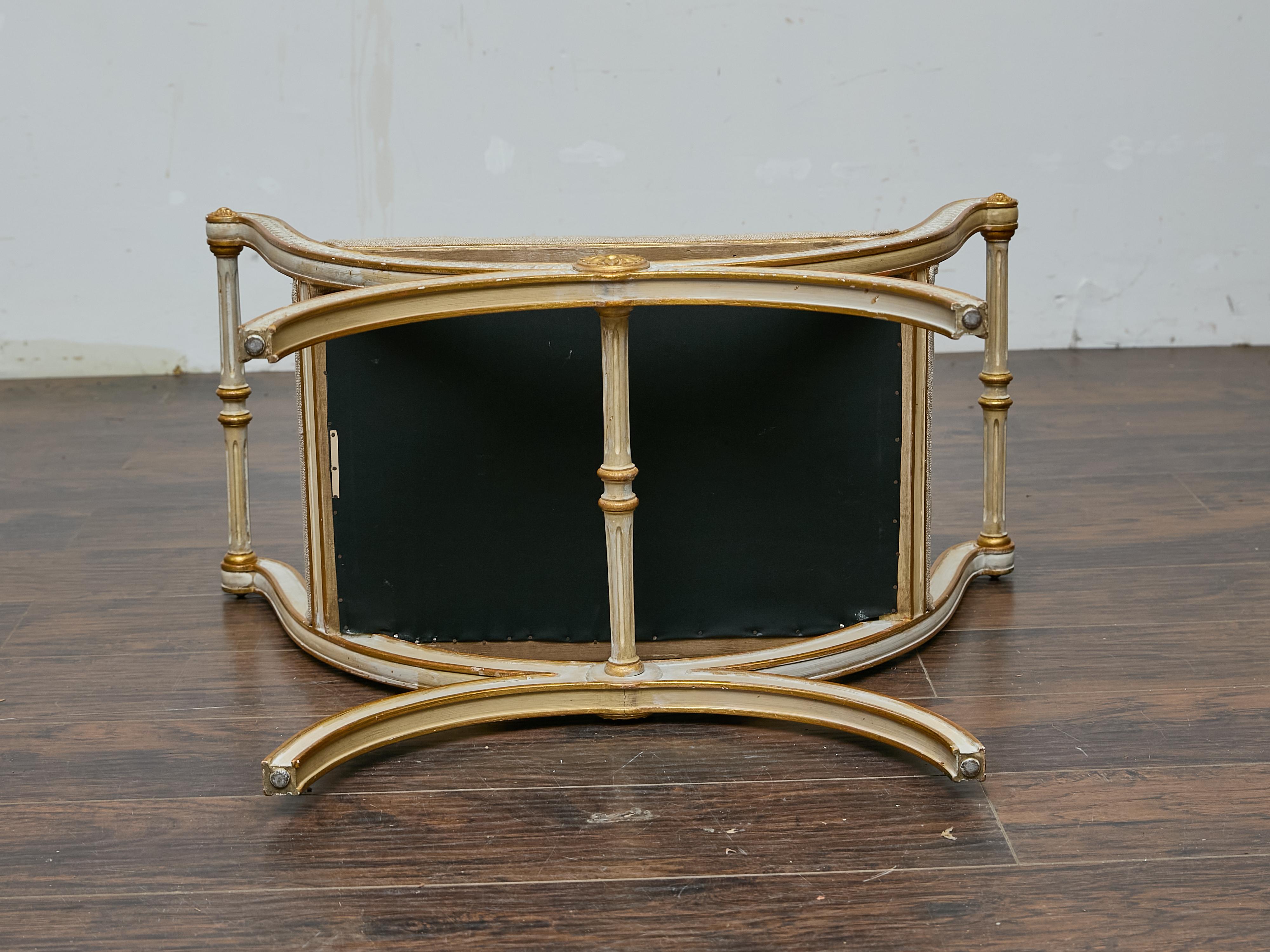 Tessuto Sgabello francese in stile neoclassico Curule, legno dorato e sedile imbottito in vendita