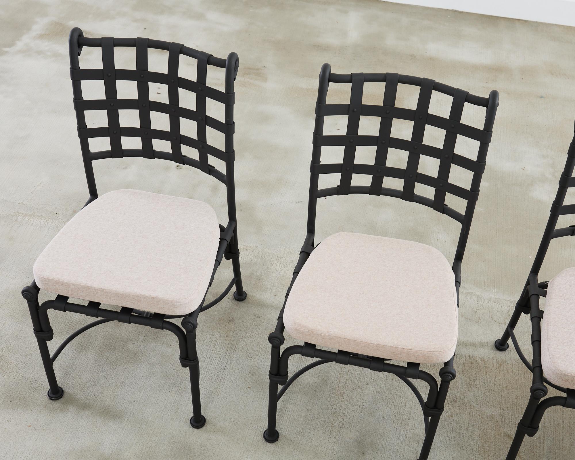 Suite de salle à manger de style néoclassique français par Sifas en vente 5