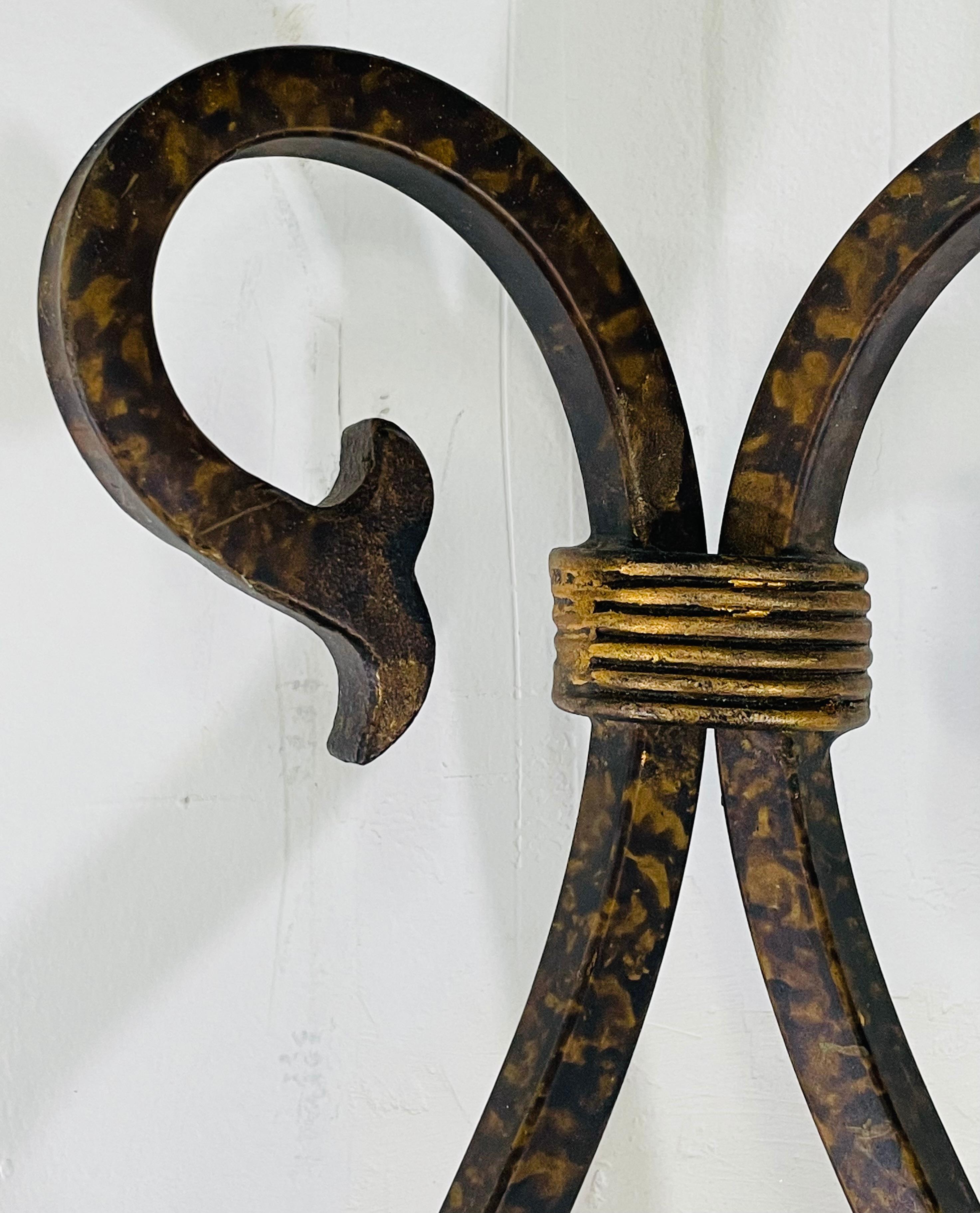 French Neoclassical Style Gilded Metal Wall Sconce, a Pair In Good Condition For Sale In Plainview, NY