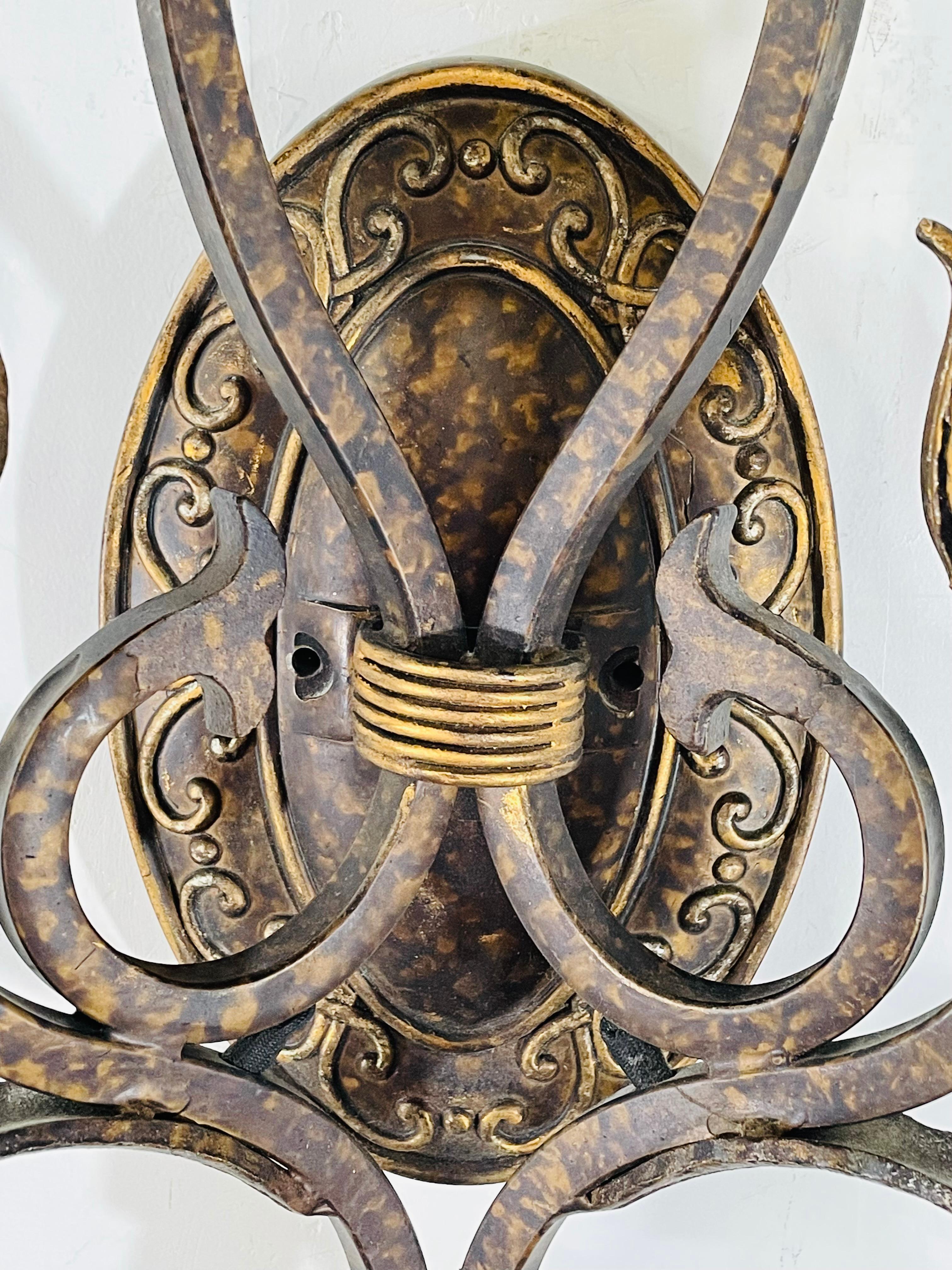 French Neoclassical Style Gilded Metal Wall Sconce, a Pair For Sale 1