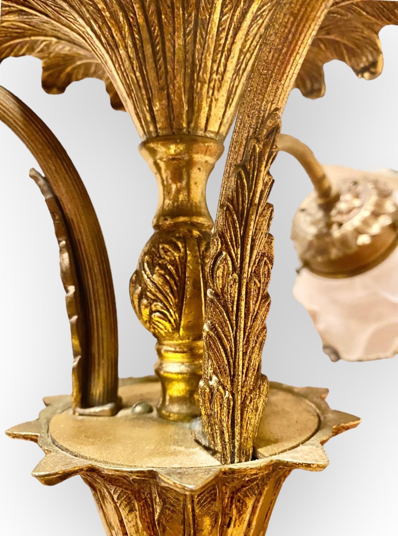 Neoclassico Plafoniera in ottone dorato e vetro in stile neoclassico francese, anni '20 in vendita