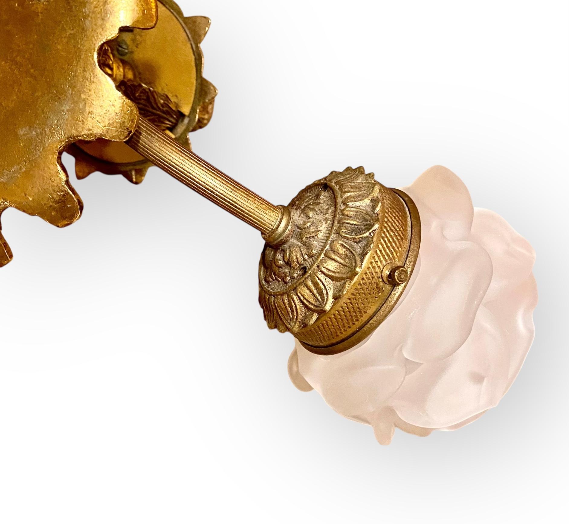 Francese Plafoniera in ottone dorato e vetro in stile neoclassico francese, anni '20 in vendita