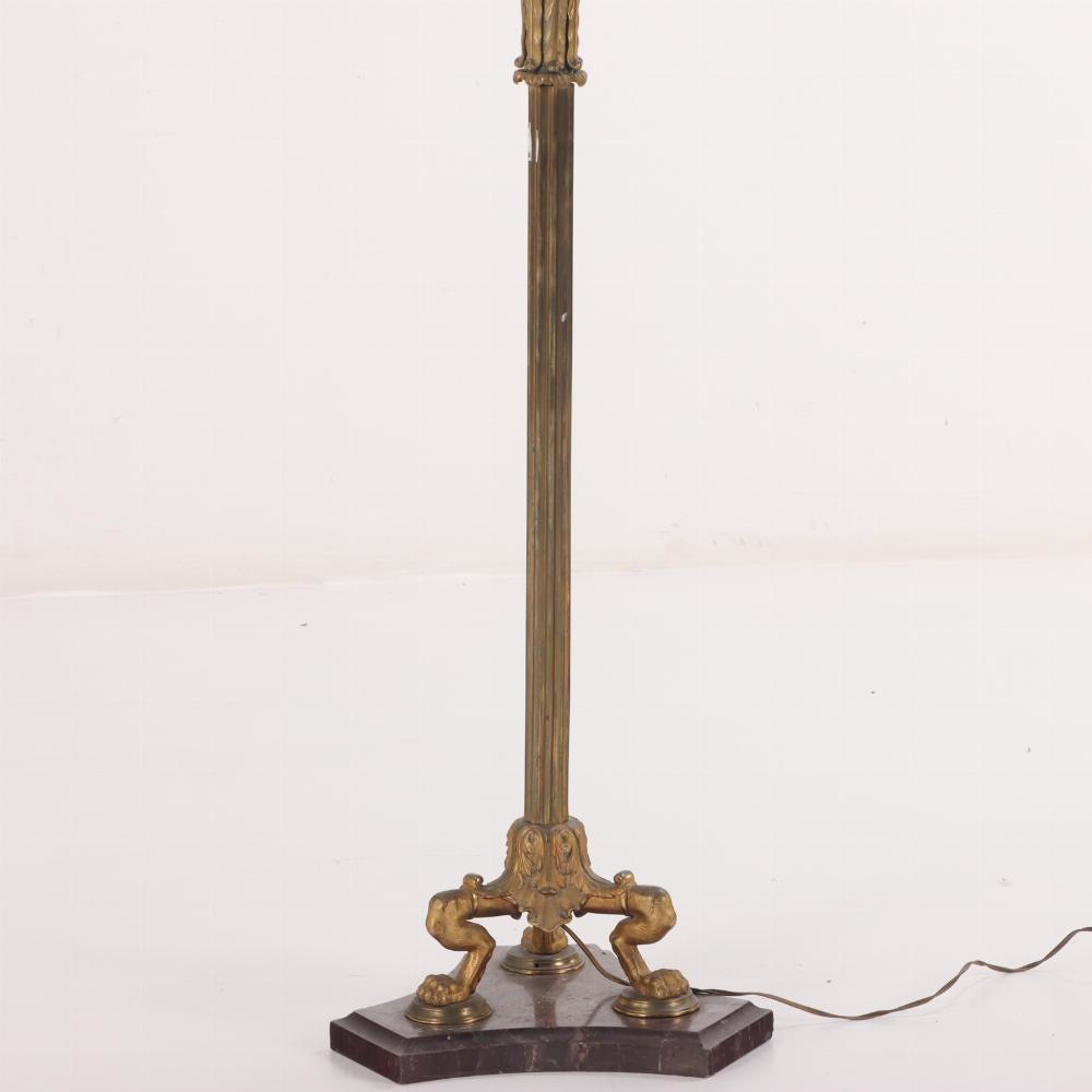 Lámpara de pie de bronce dorado y mármol de estilo neoclásico francés C 1900. Neoclásico en venta