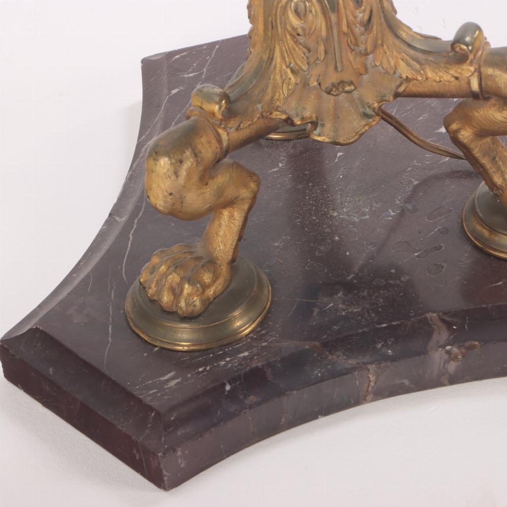 Lámpara de pie de bronce dorado y mármol de estilo neoclásico francés C 1900. Francés en venta