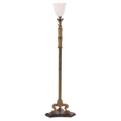 Lámpara de pie de bronce dorado y mármol de estilo neoclásico francés C 1900.
