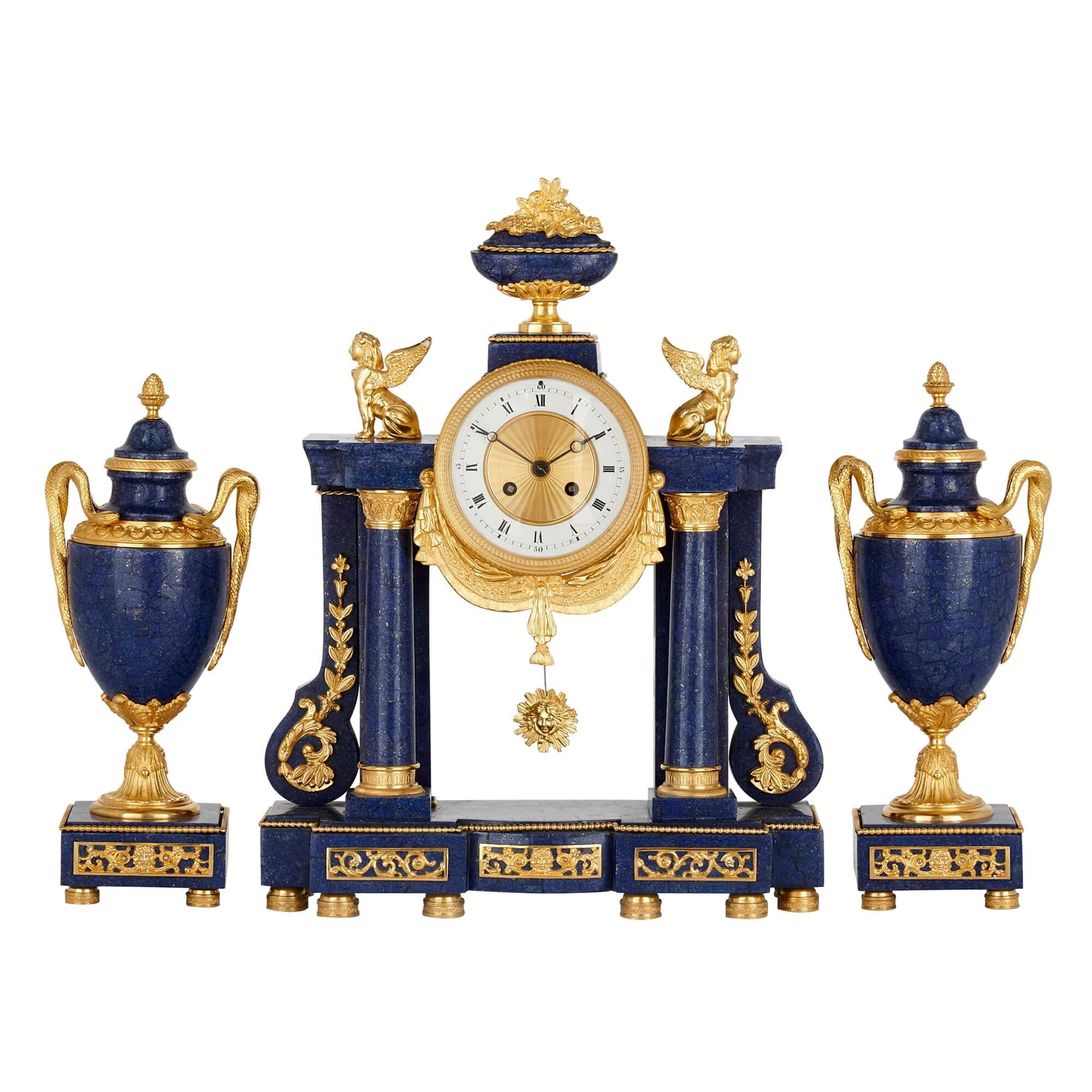 Französisches Uhrenset im neoklassischen Stil aus Lapis und vergoldeter Bronze
