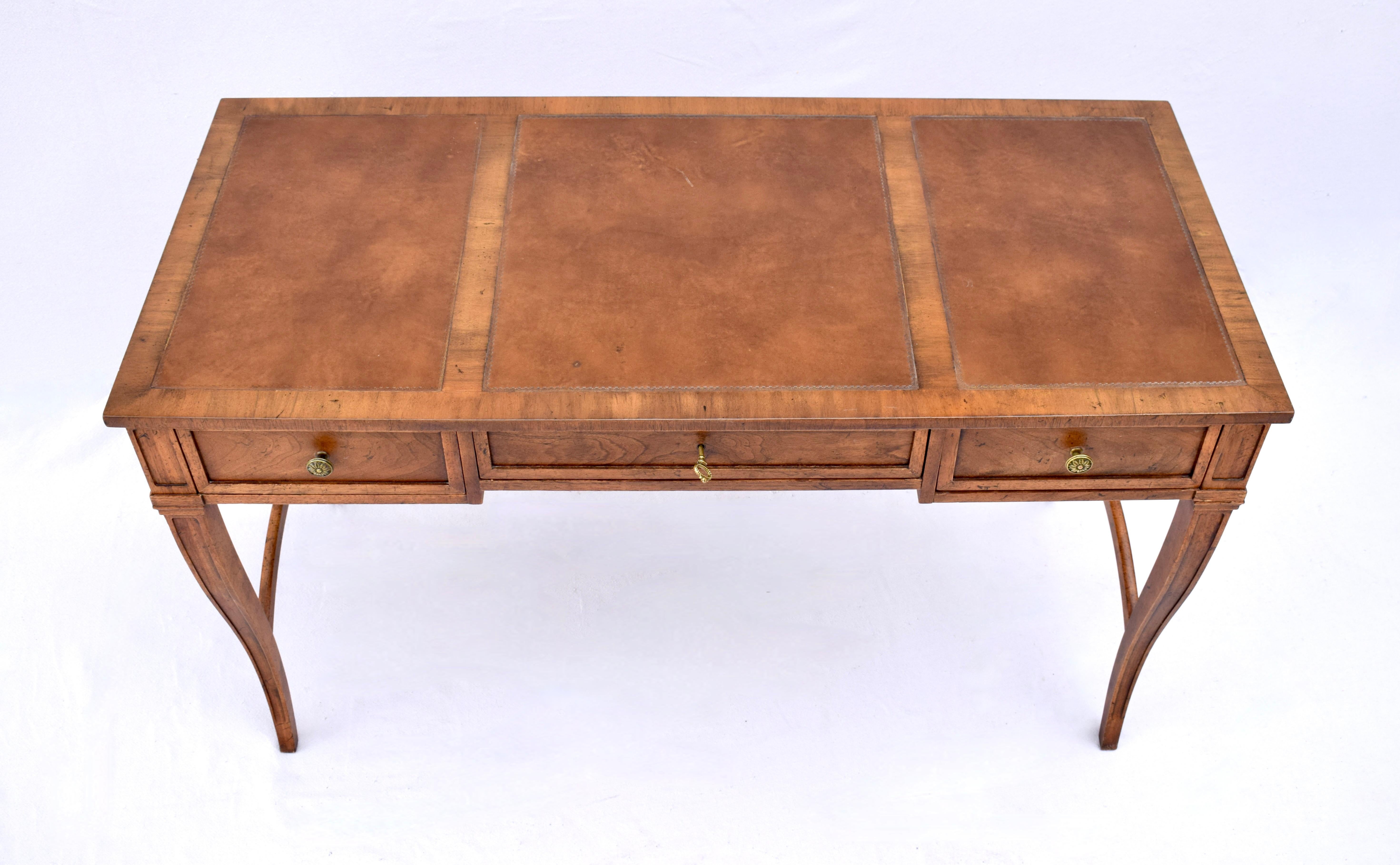 Scrivania francese con piano in pelle in stile neoclassico di Baker Furniture in vendita 5
