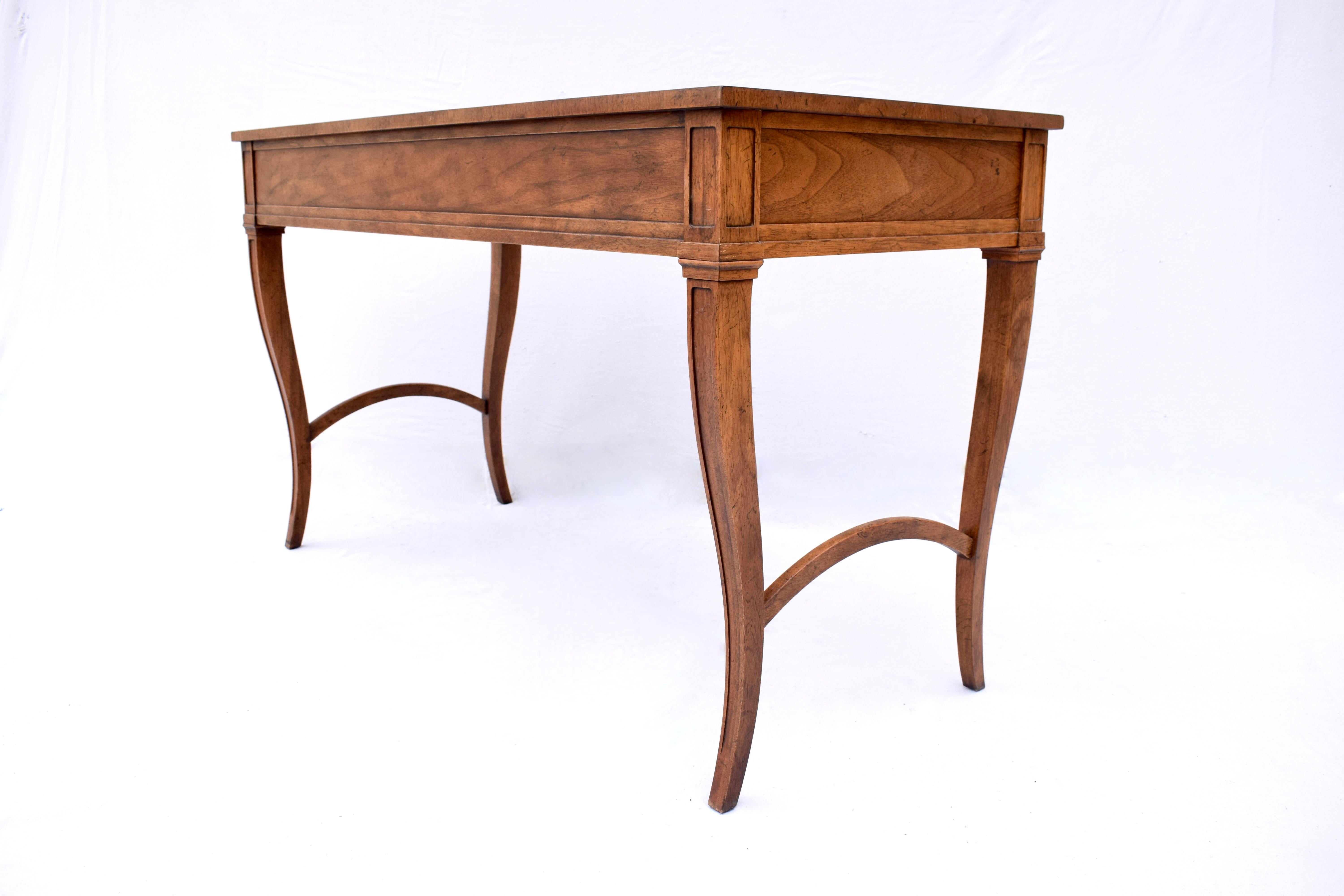 Scrivania francese con piano in pelle in stile neoclassico di Baker Furniture in vendita 2