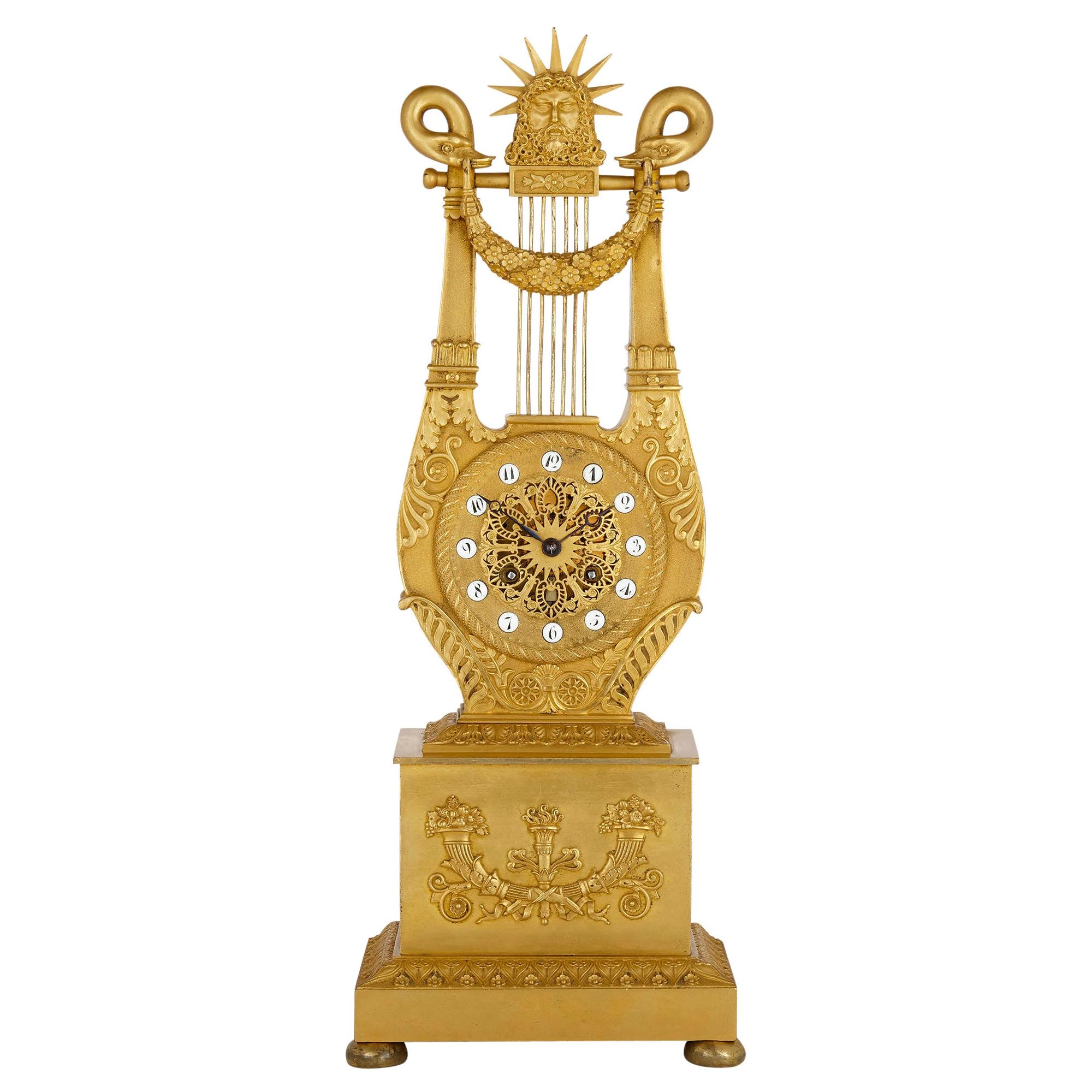 Horloge de style néoclassique français en forme de lyre en bronze doré