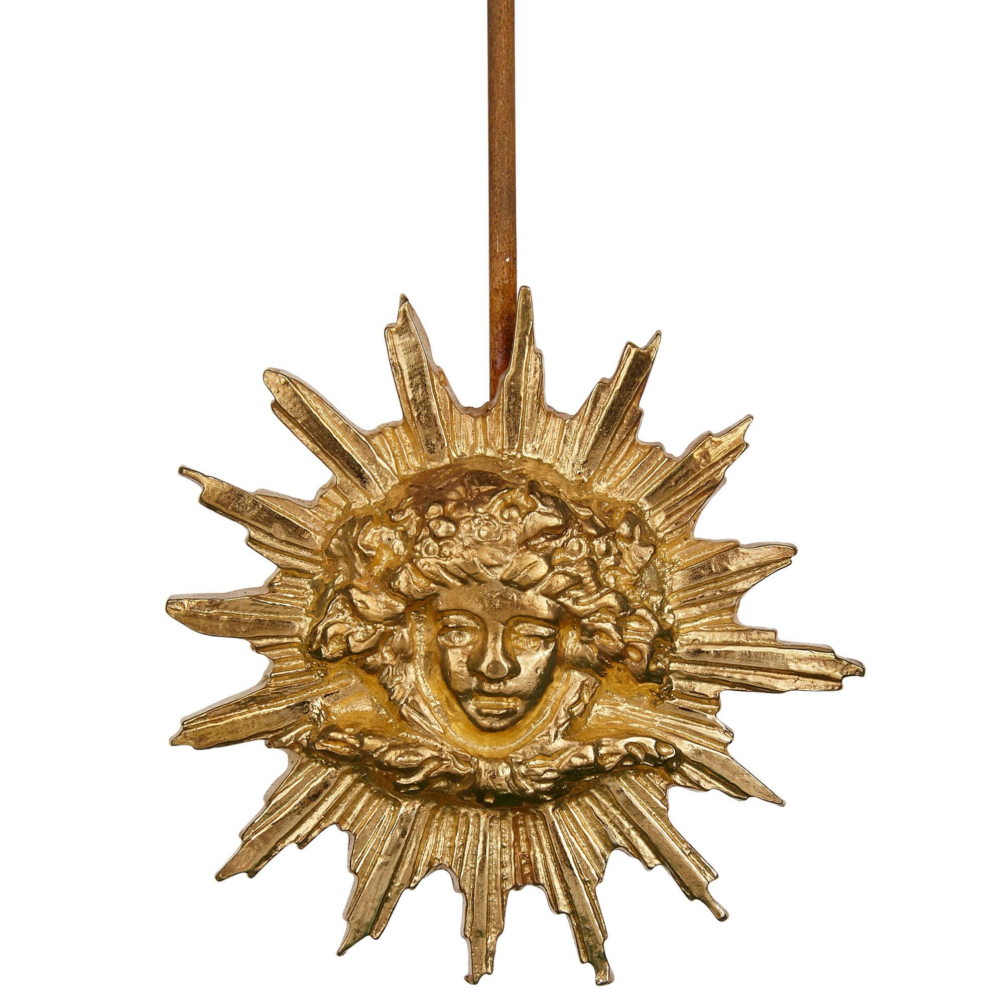 Neoklassizistische Kaminuhr aus Malachit und vergoldeter Bronze im neoklassischen Stil im Zustand „Gut“ im Angebot in London, GB